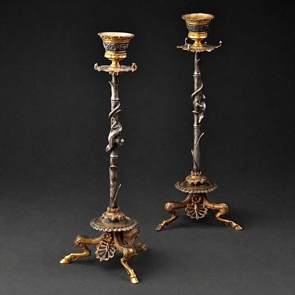 Par de candelabros neo-pompeyanos de bronce ormolu y plata. Francia SXIX