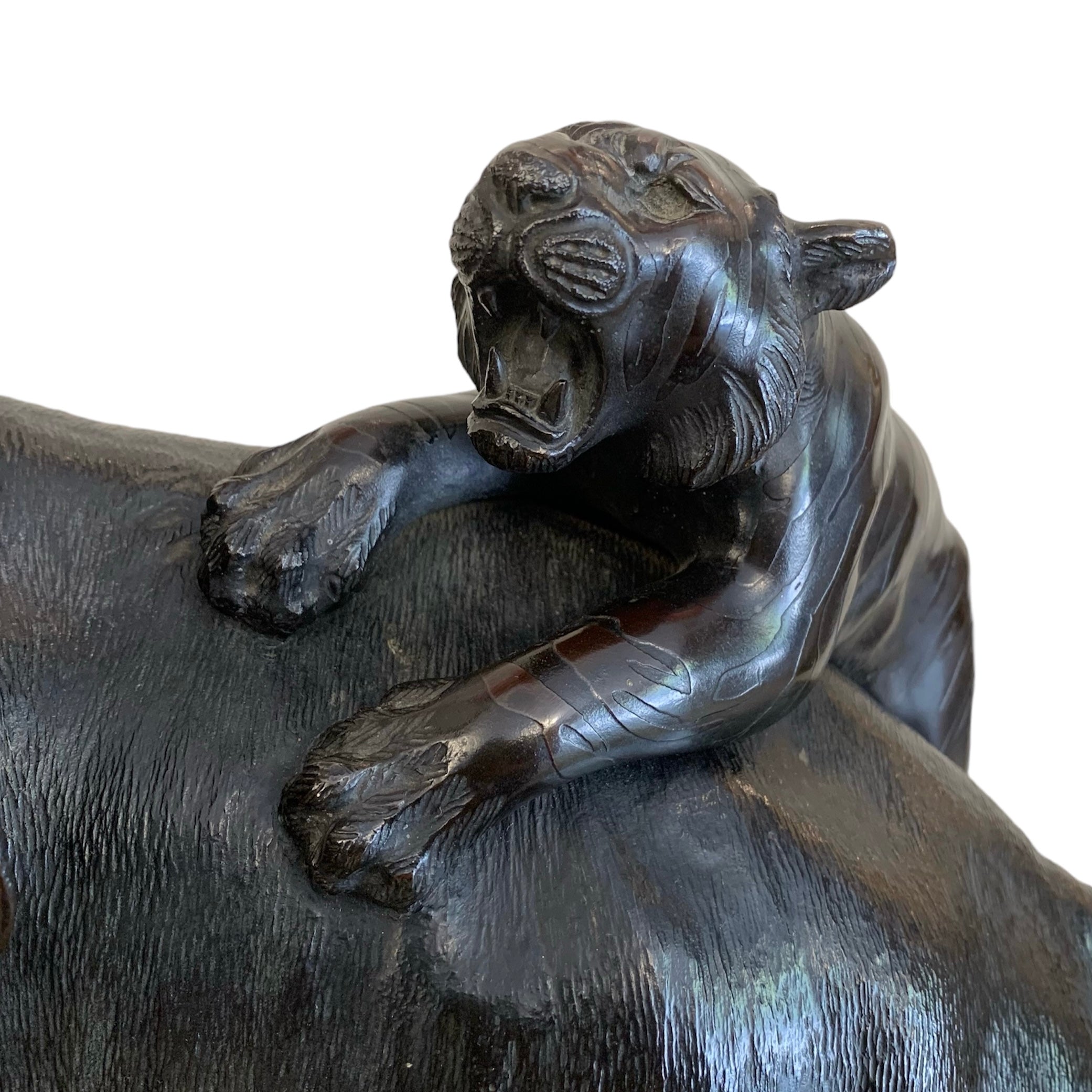 Escultura de elefante y tigres. Bronce japonés Meiji. Año 1890