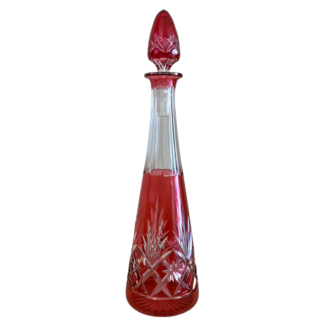 Botella de cristal cortado checo color rojo intenso. SXX