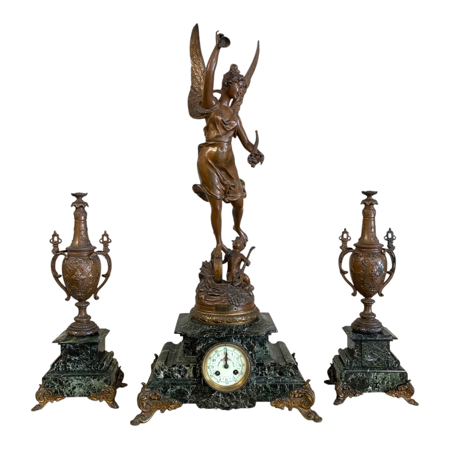 Garniture francesa compuesto por un reloj y un par de balaustres. SXIX