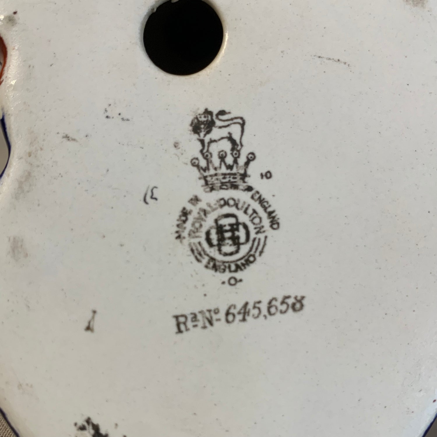 Perro firmado Royal Doulton. SXX