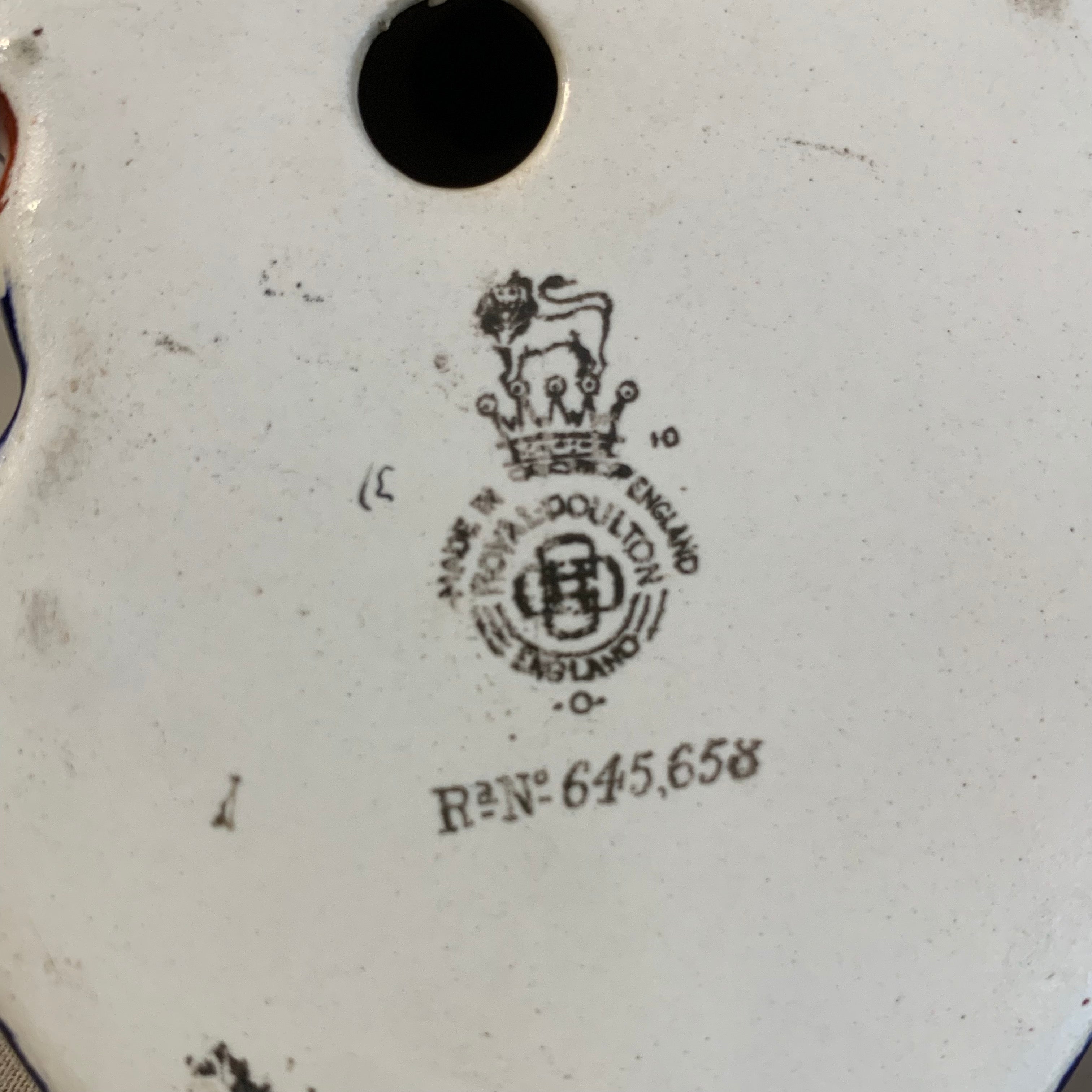 Perro firmado Royal Doulton. SXX