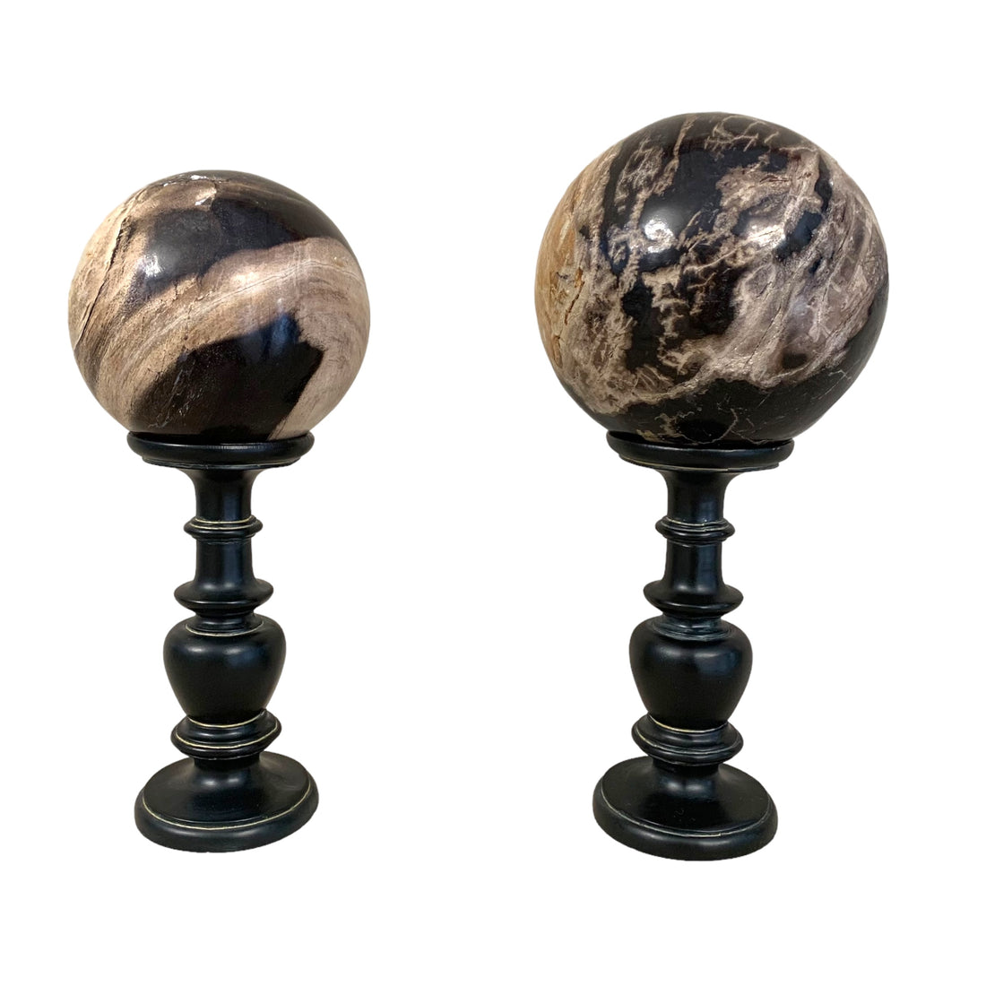 Par de bolas de marmol negras veteadas en pedestal. SXX