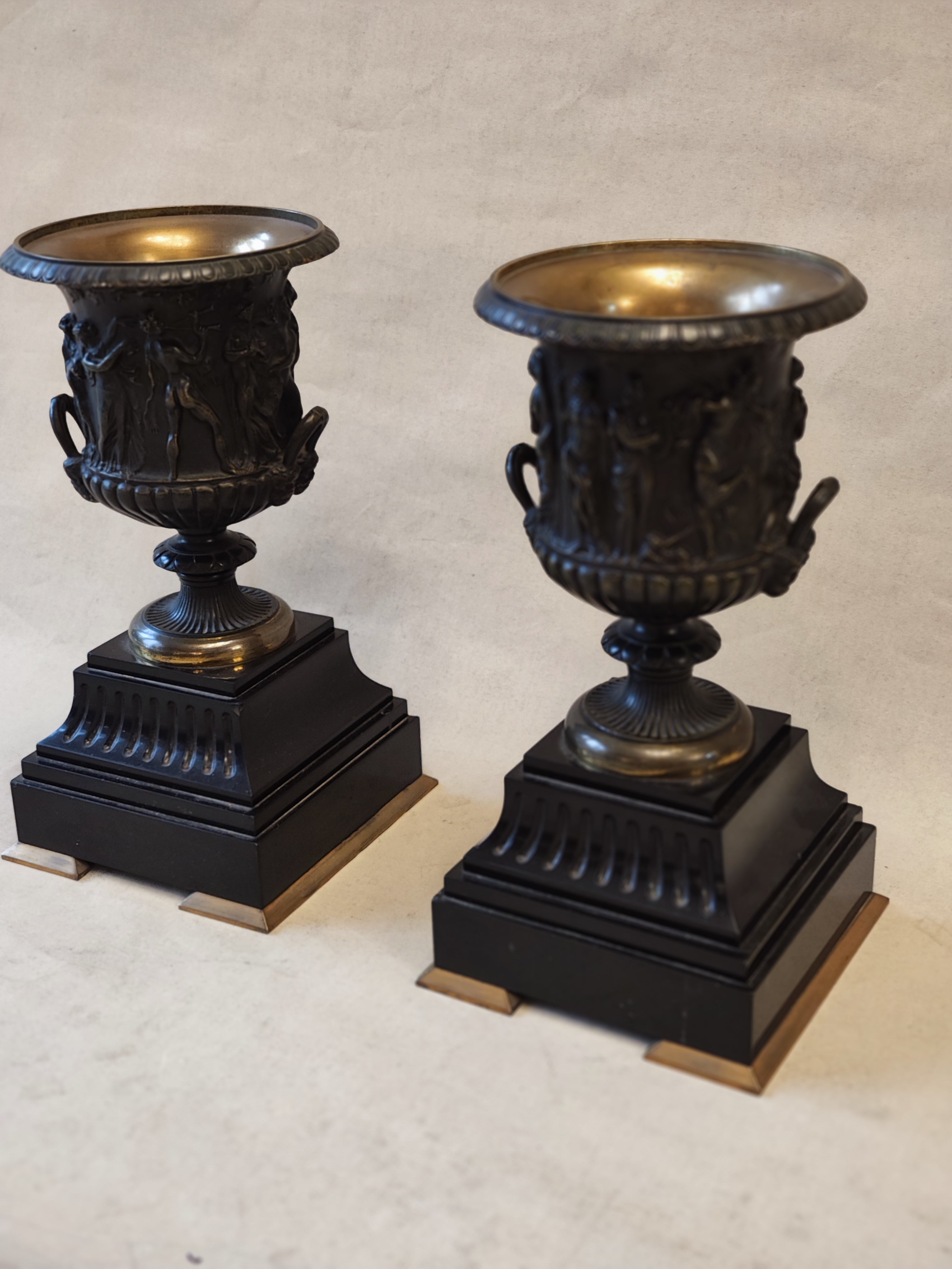 Par de cassolettes de bronce franceses Neo-greco. SXIX