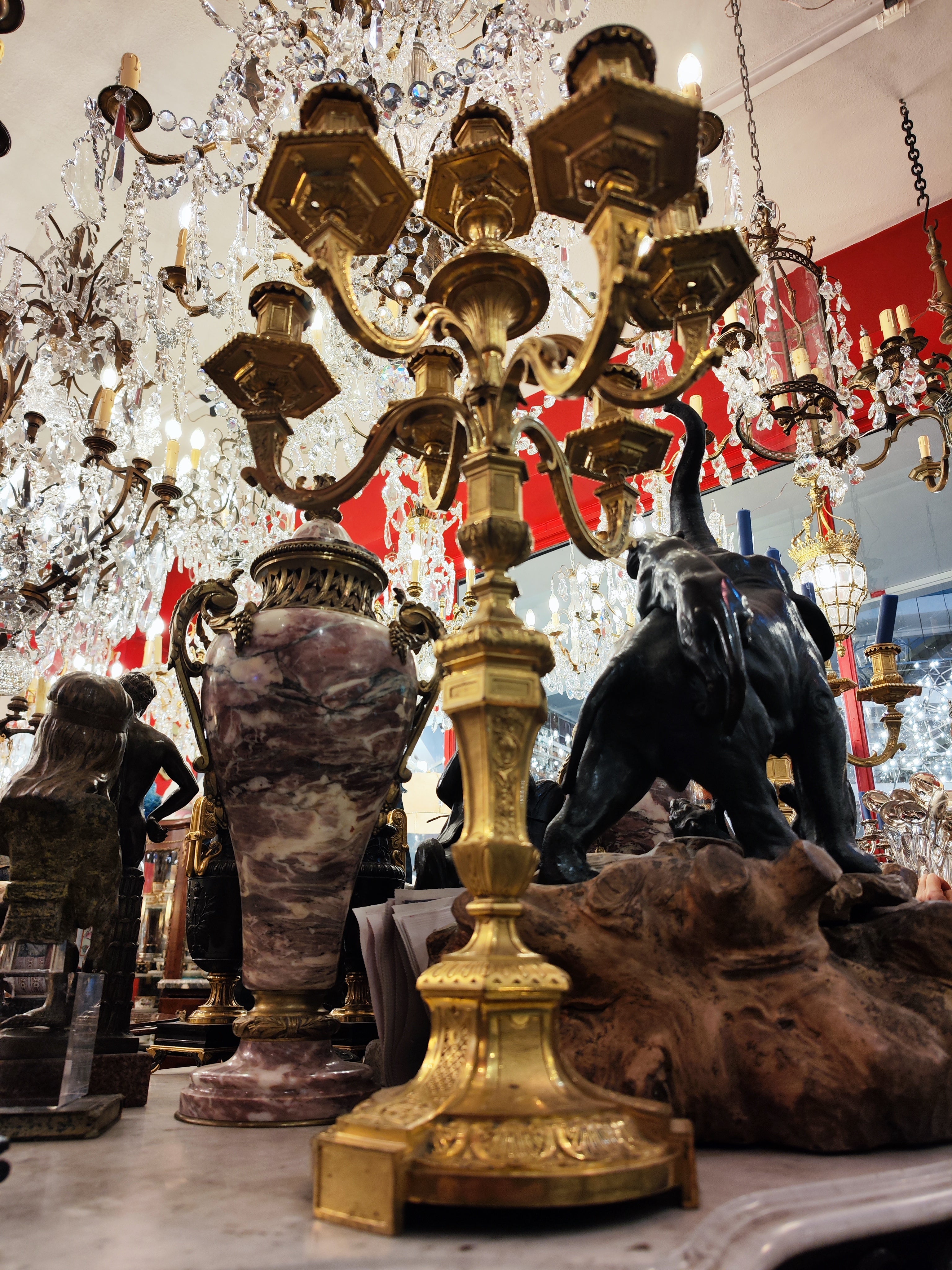 Gran par de candelabros franceses de bronce época Napoleón III. SXIX