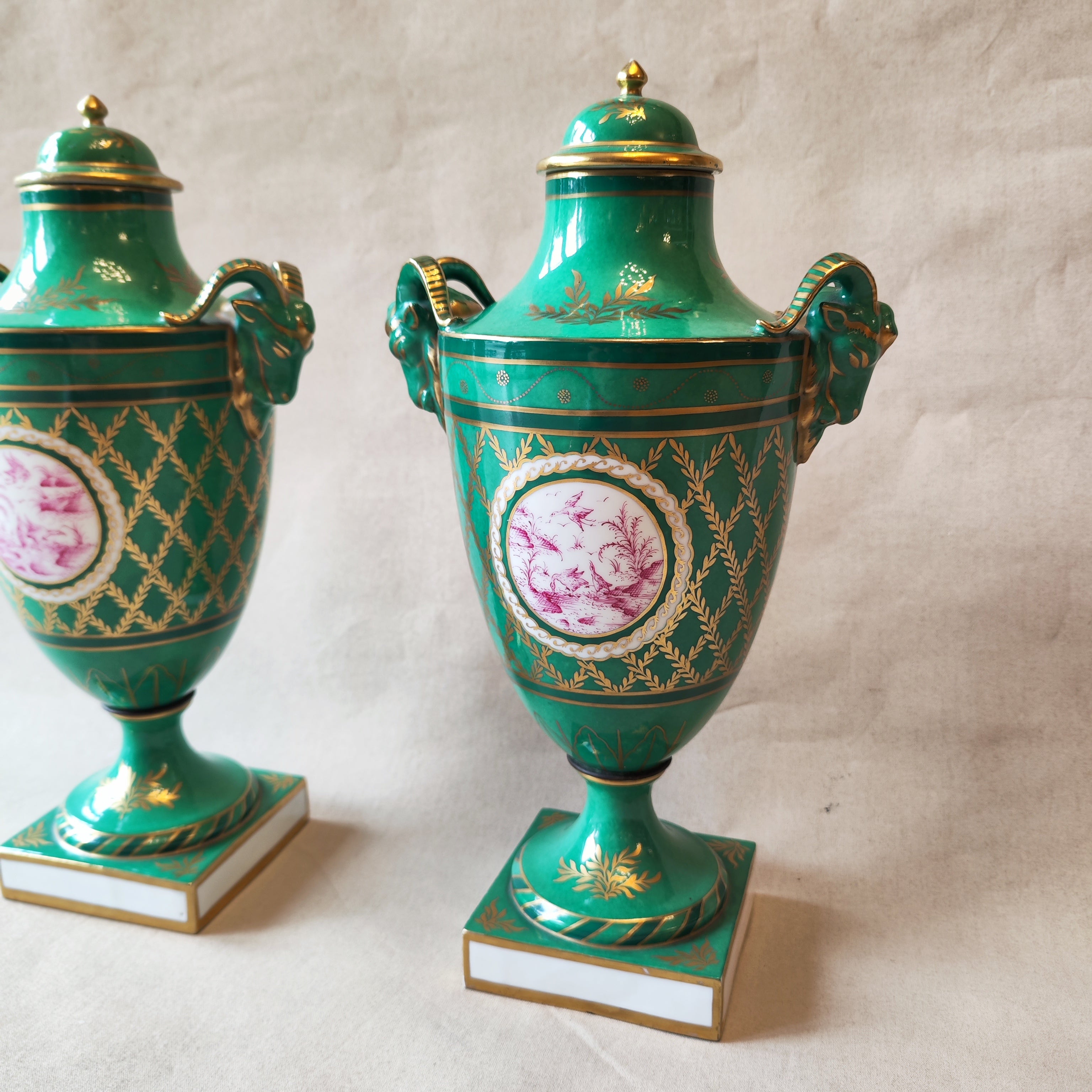 Par de jarrones de porcelana francesa Clauss et Cie . SXIX