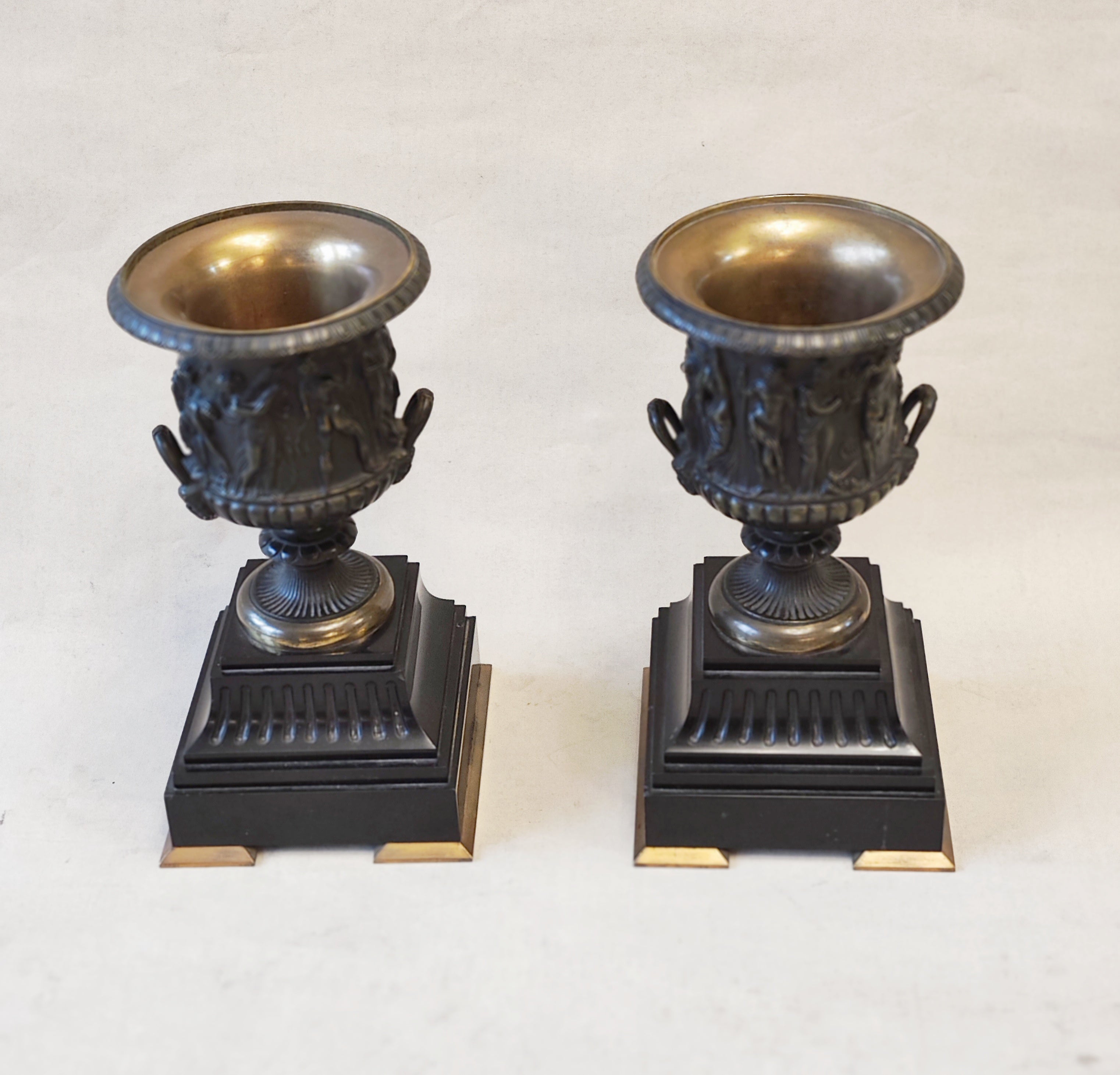 Par de cassolettes de bronce franceses Neo-greco. SXIX