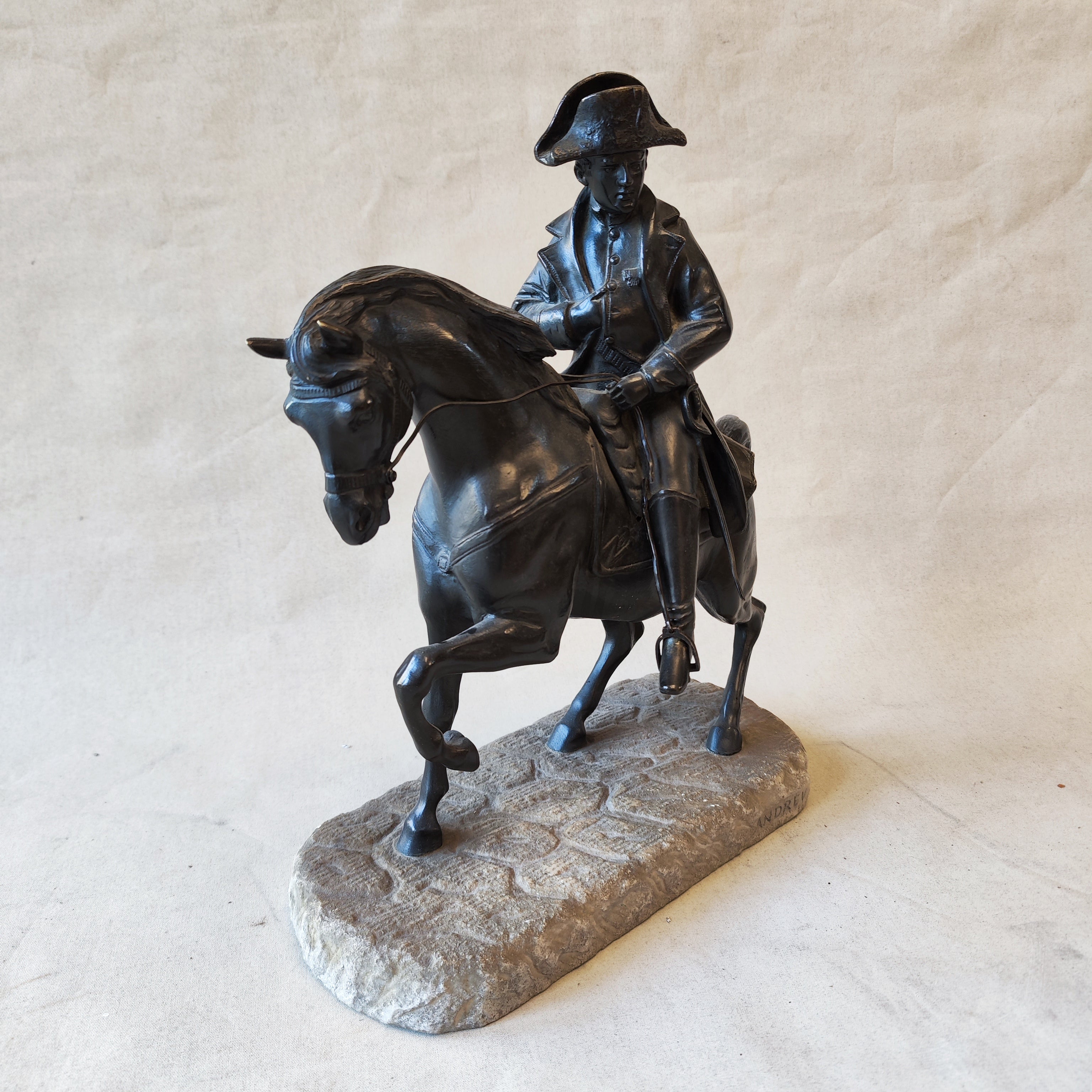 Bronce de Napoleon con su caballo Marengo firma Andrey. Francia SXIX