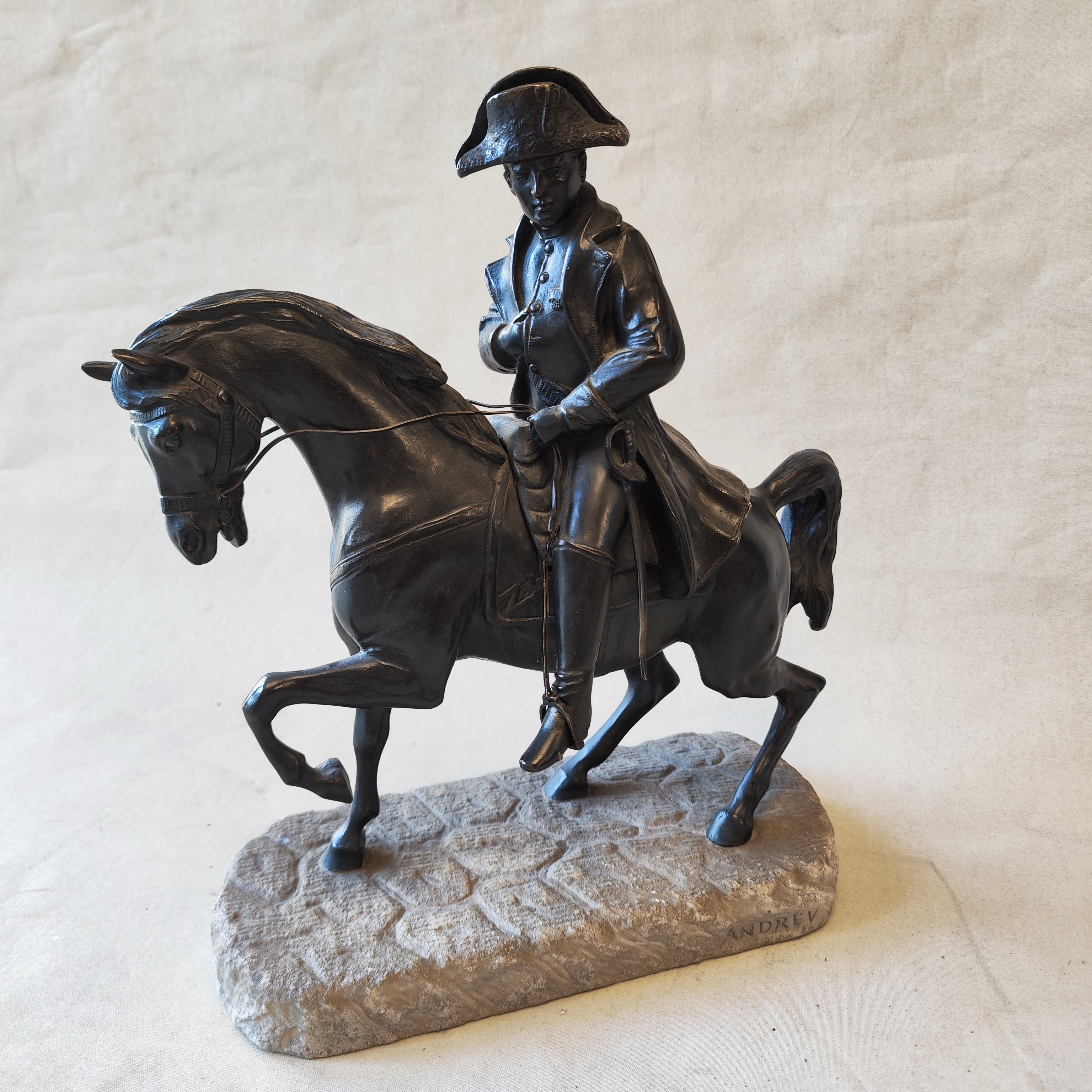 Bronce de Napoleon con su caballo Marengo firma Andrey. Francia SXIX