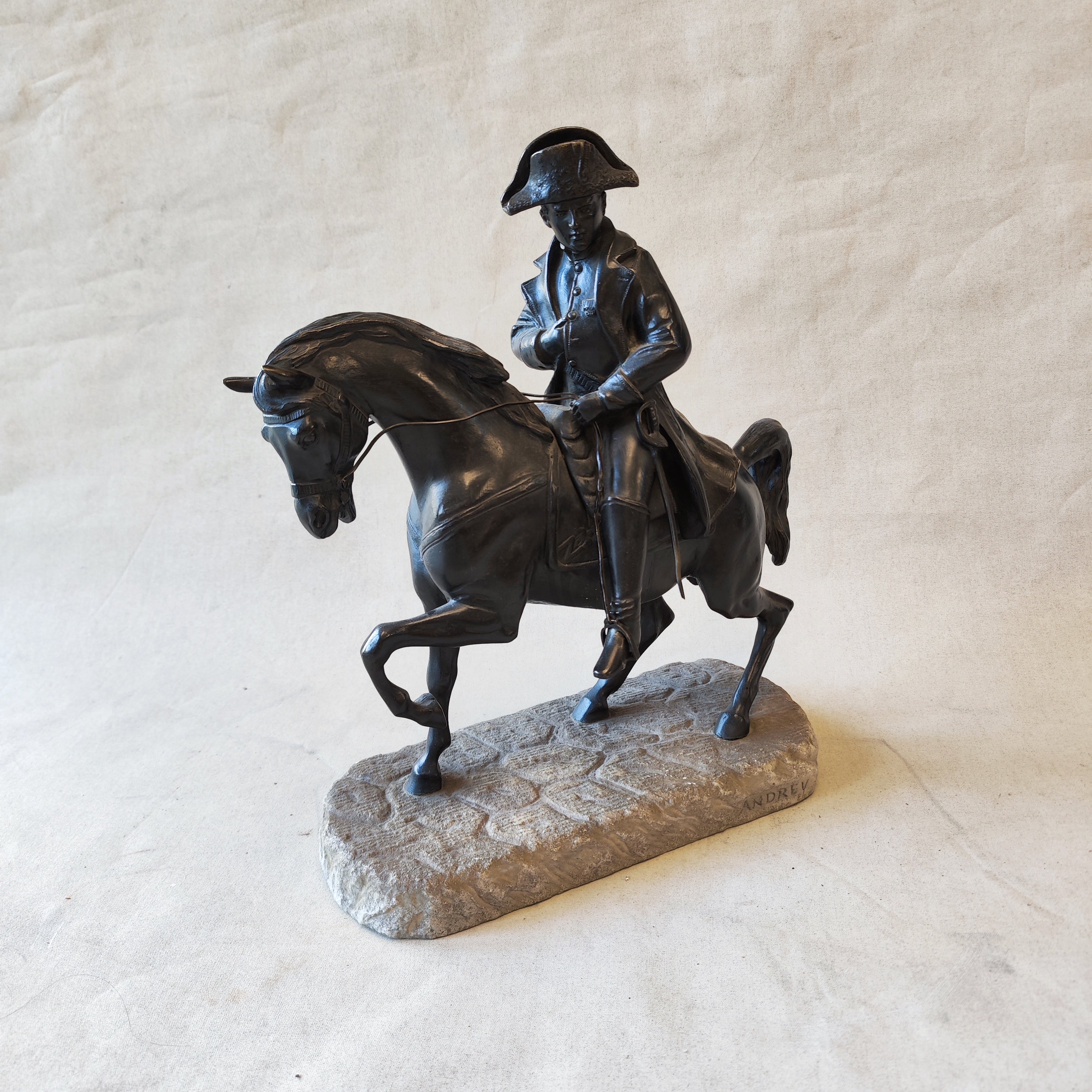 Bronce de Napoleon con su caballo Marengo firma Andrey. Francia SXIX
