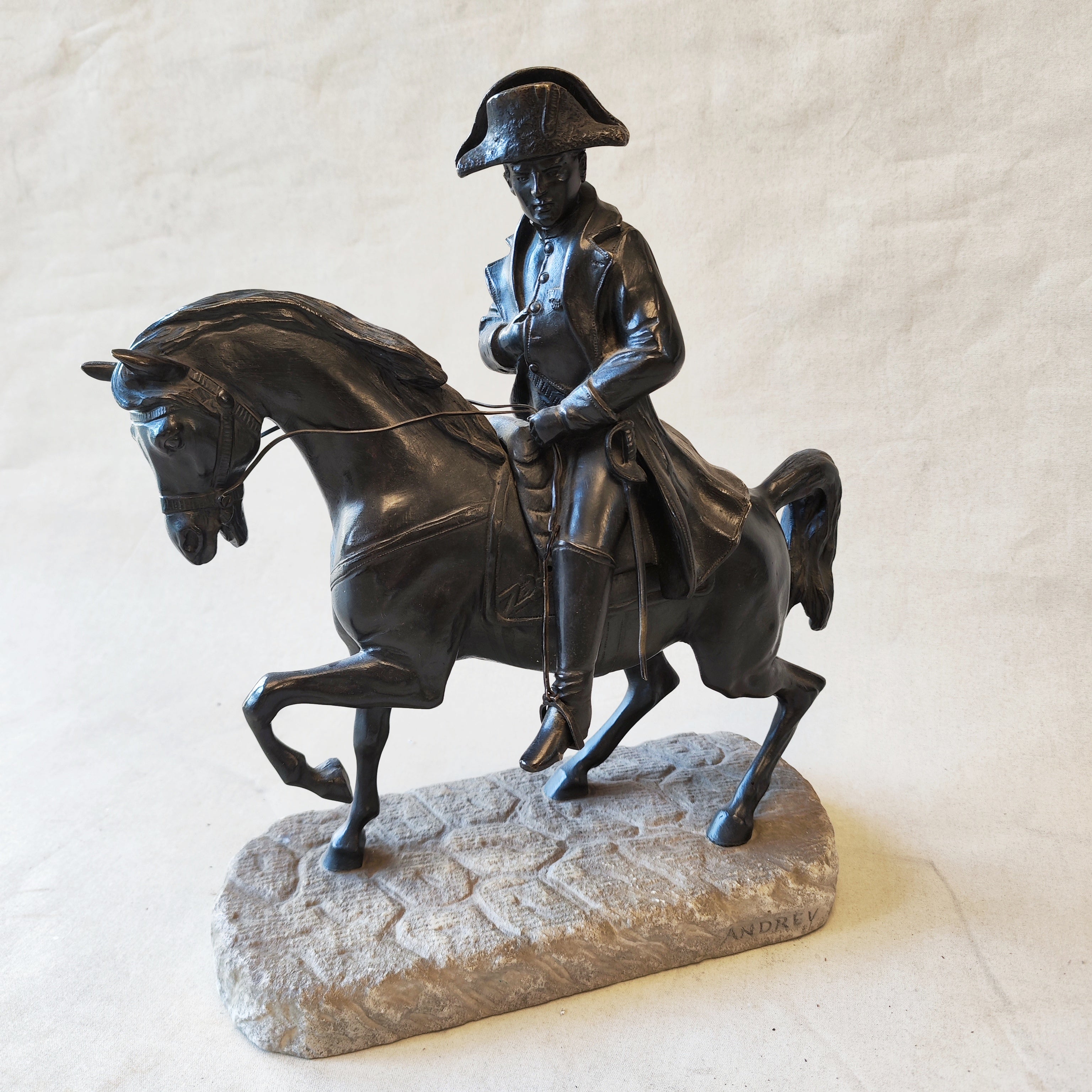 Bronce de Napoleon con su caballo Marengo firma Andrey. Francia SXIX
