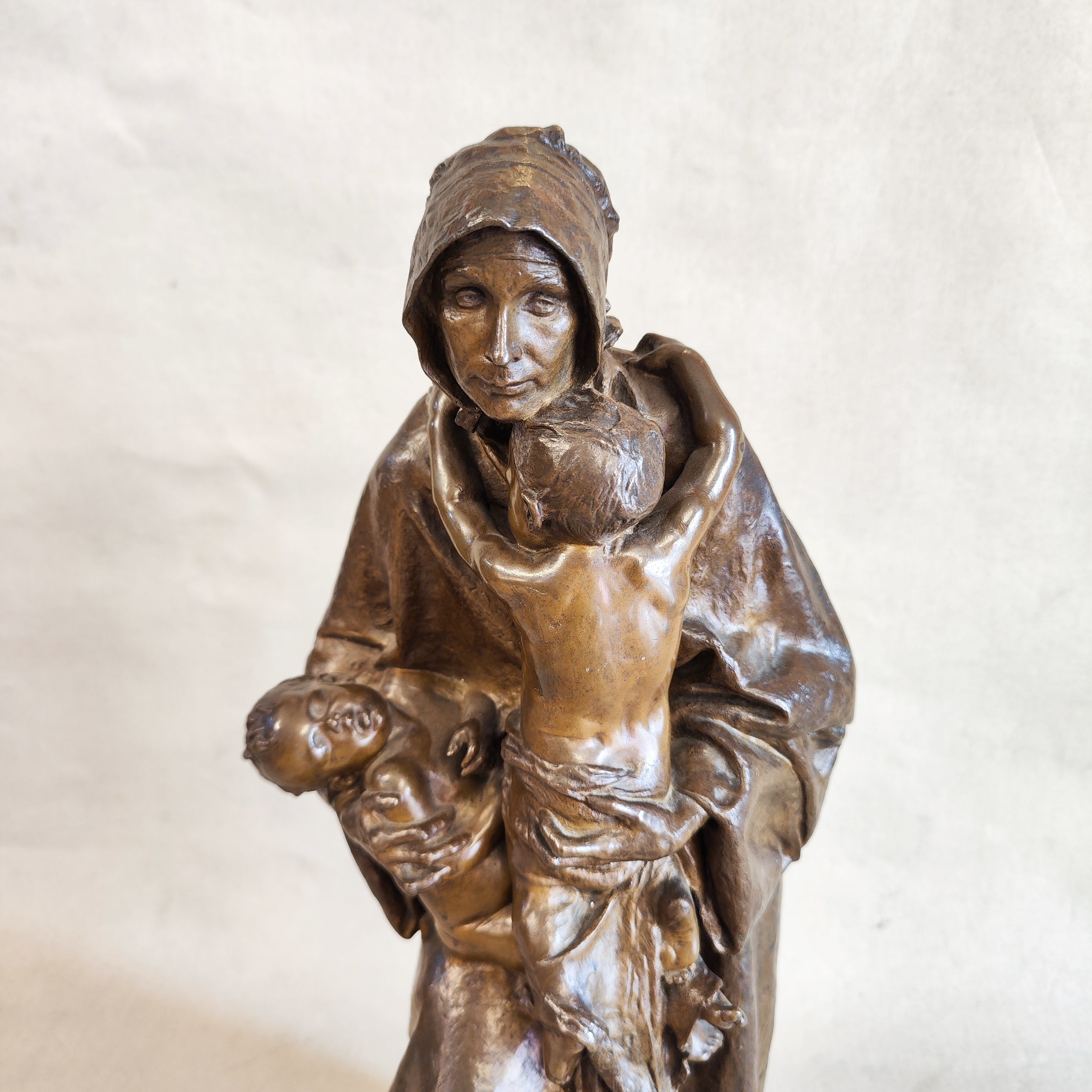 Escultura de bronce firmada Antonio Teixeira Lopes (1866-1942). Portugal