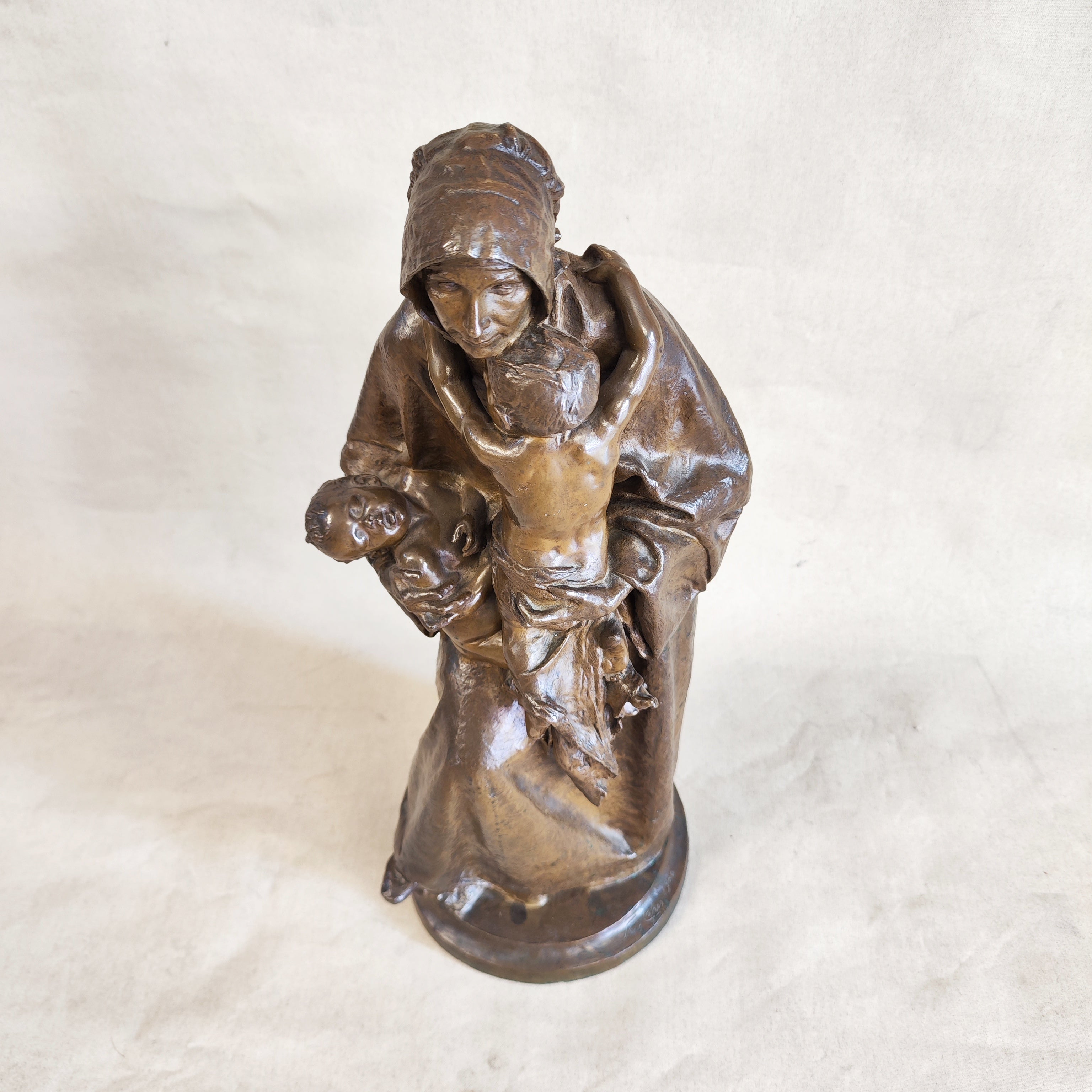 Escultura de bronce firmada Antonio Teixeira Lopes (1866-1942). Portugal