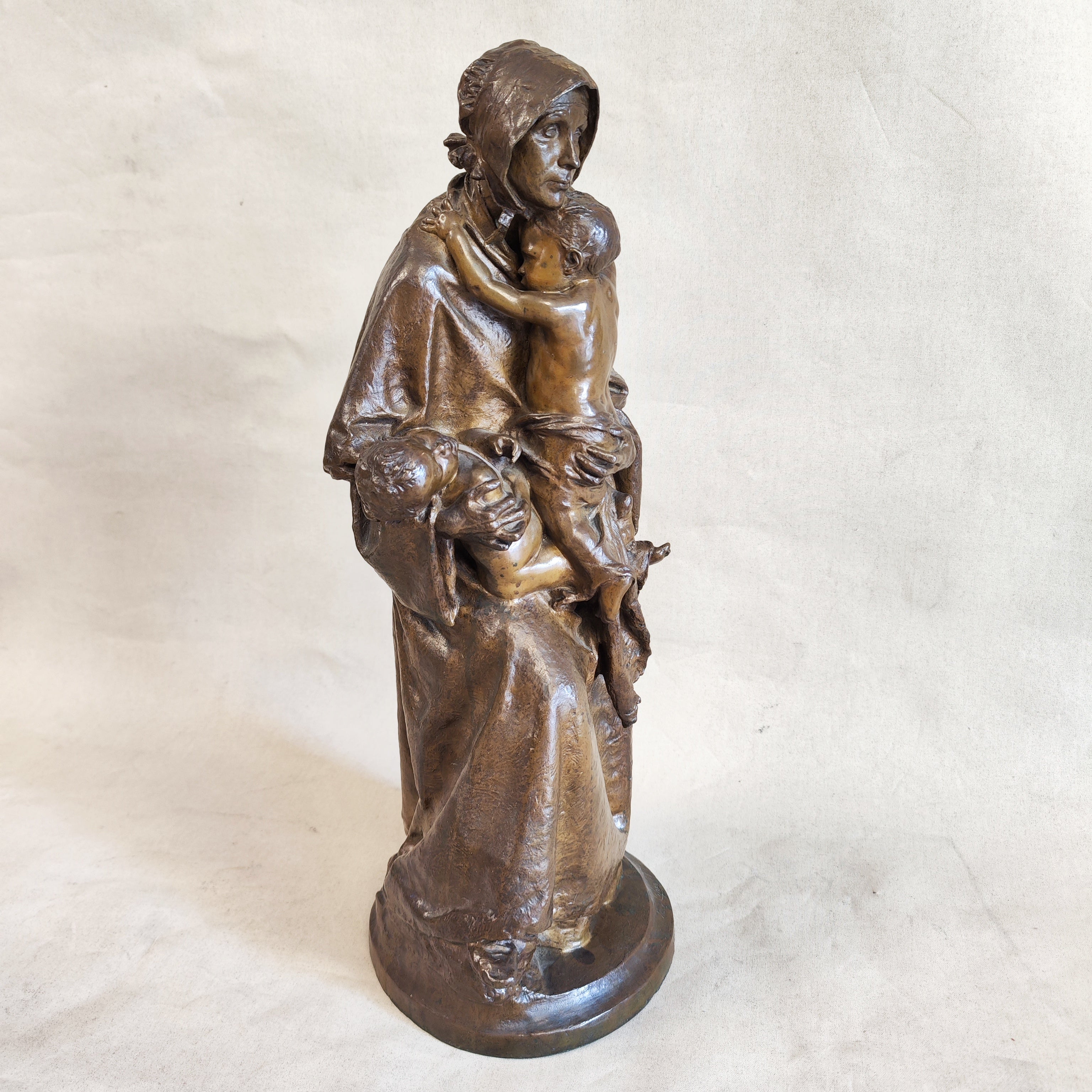 Escultura de bronce firmada Antonio Teixeira Lopes (1866-1942). Portugal