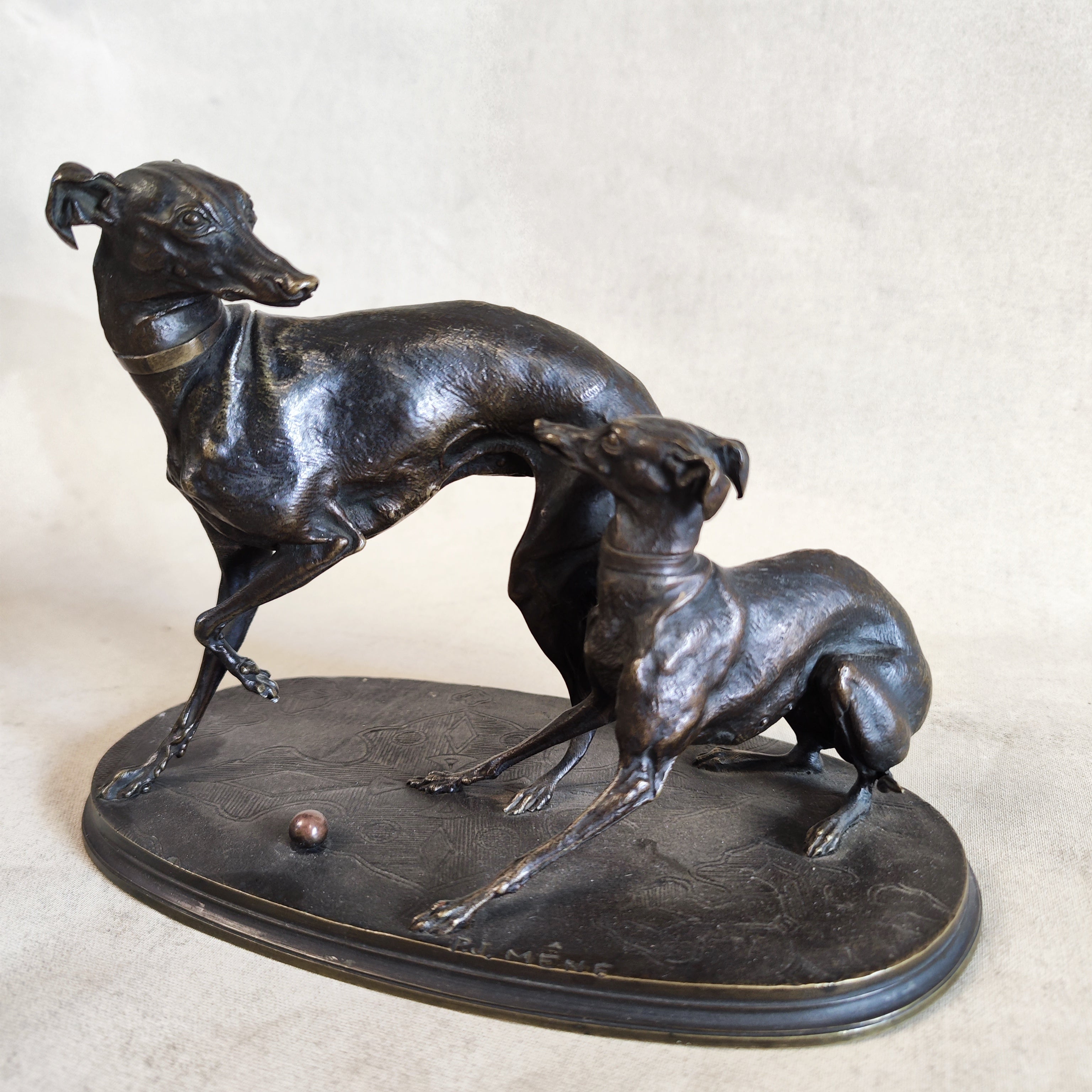 Galgos jugando en bronce. Pierre-Jules Mene (1810-1879). Francia