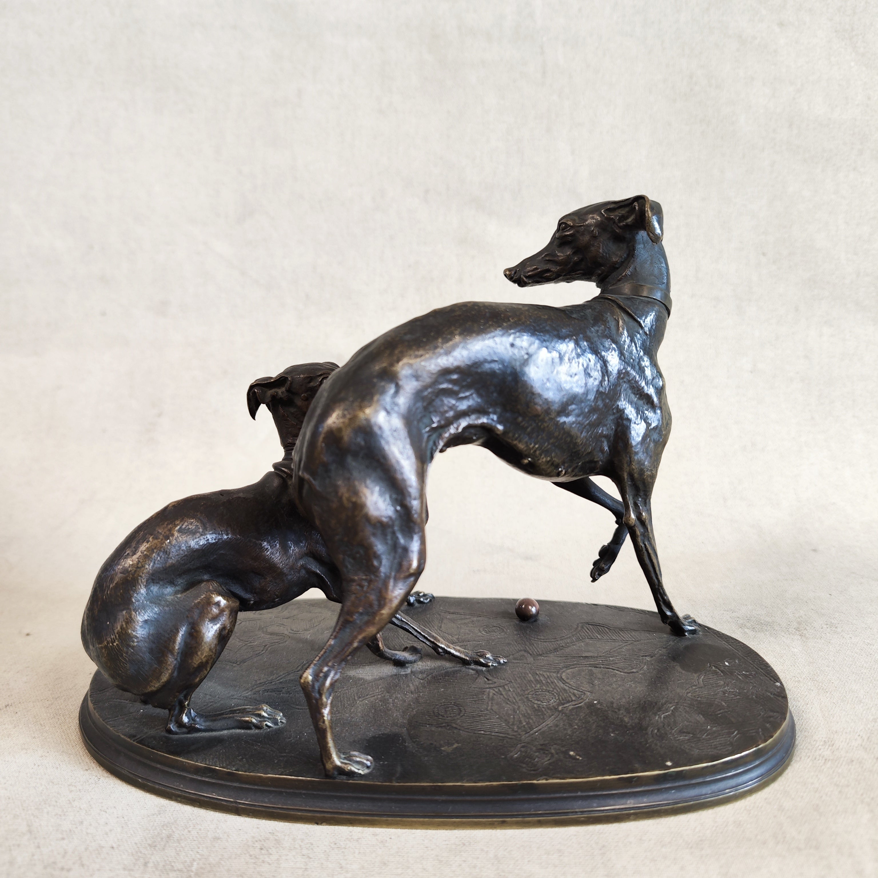 Galgos jugando en bronce. Pierre-Jules Mene (1810-1879). Francia
