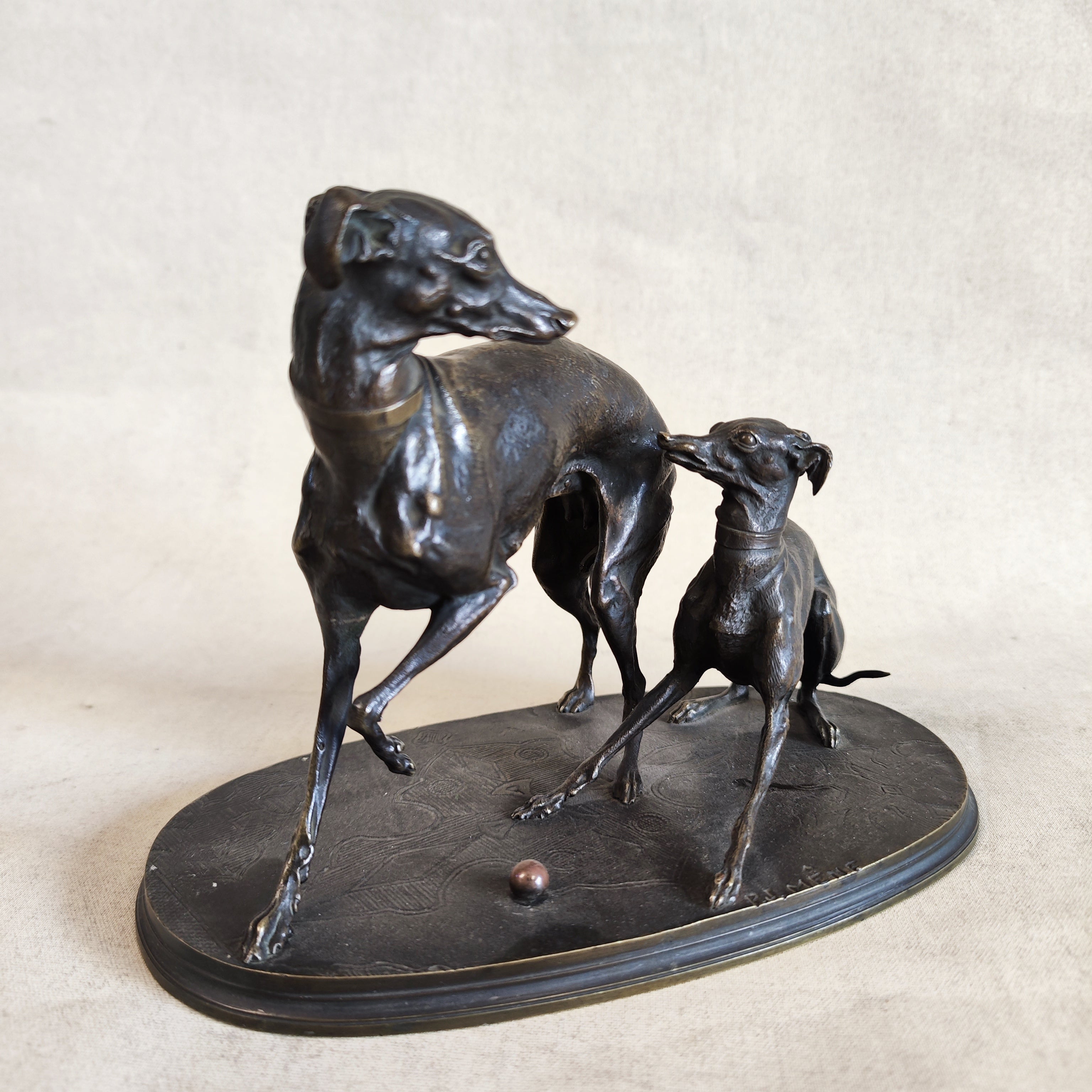 Galgos jugando en bronce. Pierre-Jules Mene (1810-1879). Francia