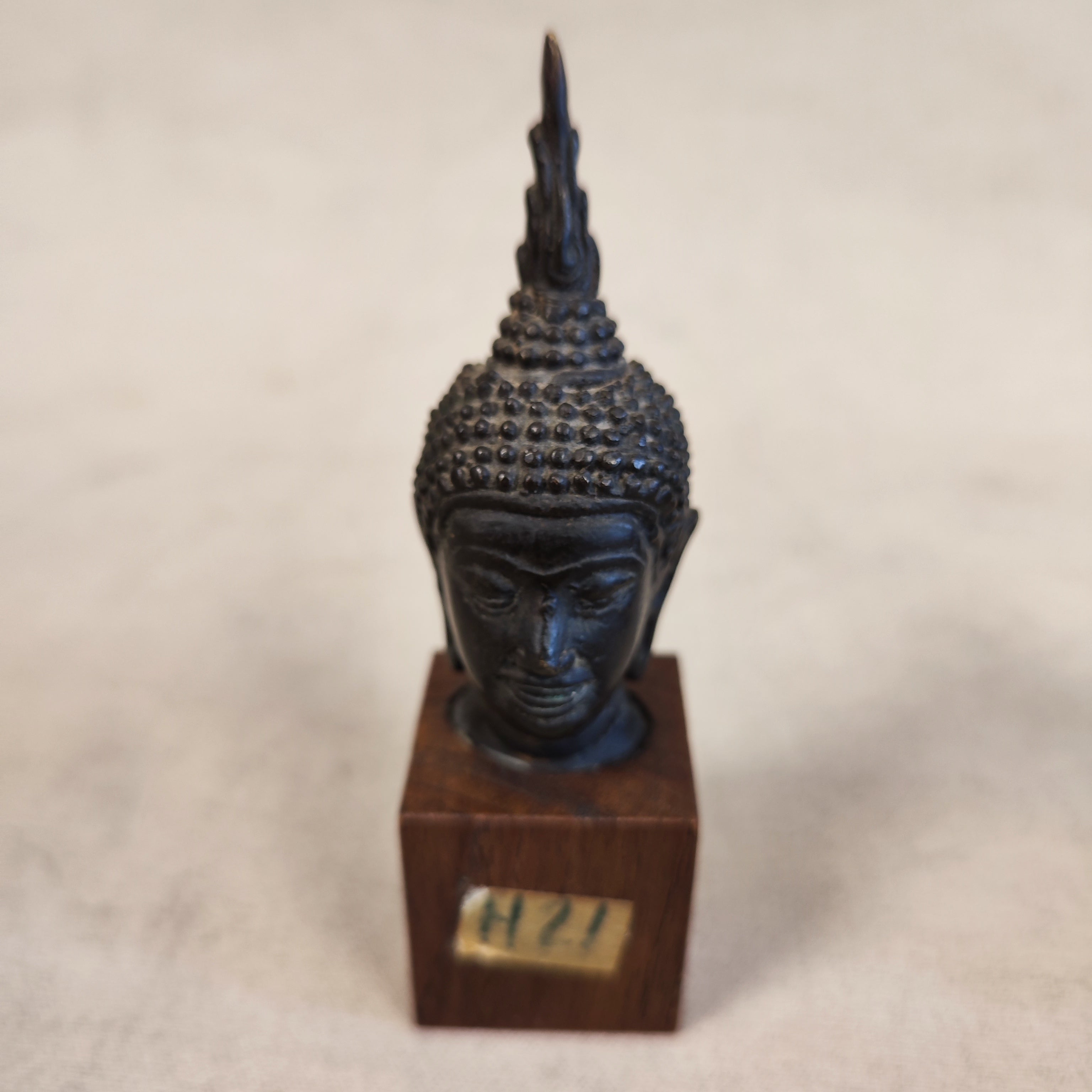 Esculturas en bronce fundido de busto tailandes. SXVIII