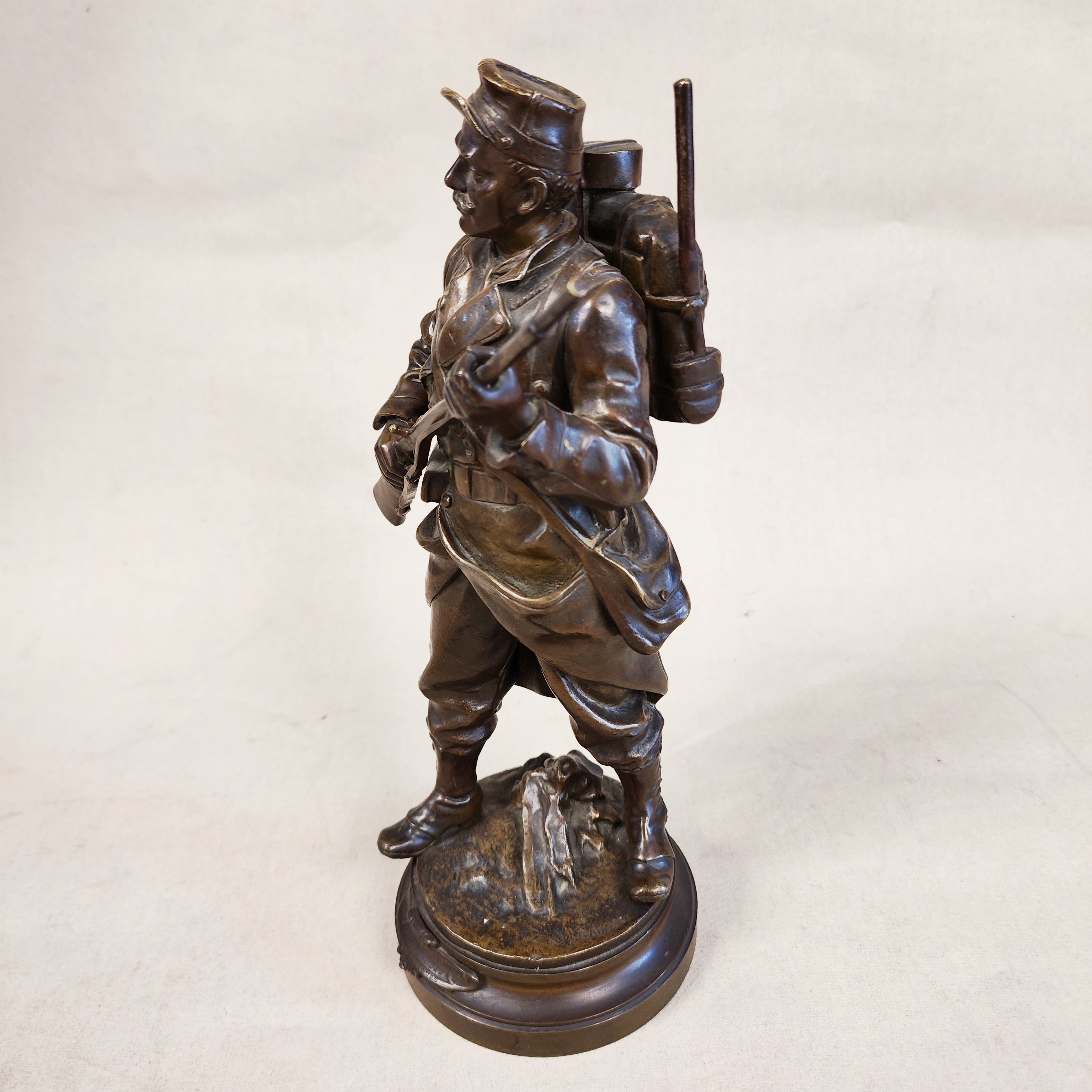 Escultura de bronce de soldado firmado Adrien Gaudez (1845-1902). Francia SXIX