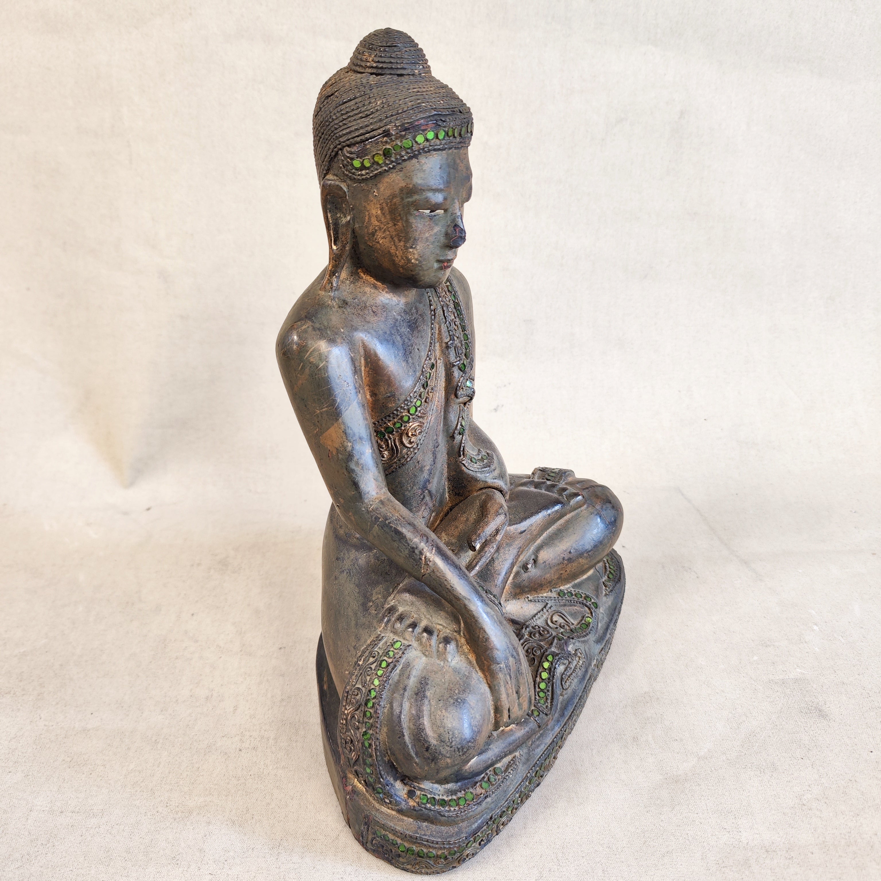 Buda vietnamita de madera policromado SXIX