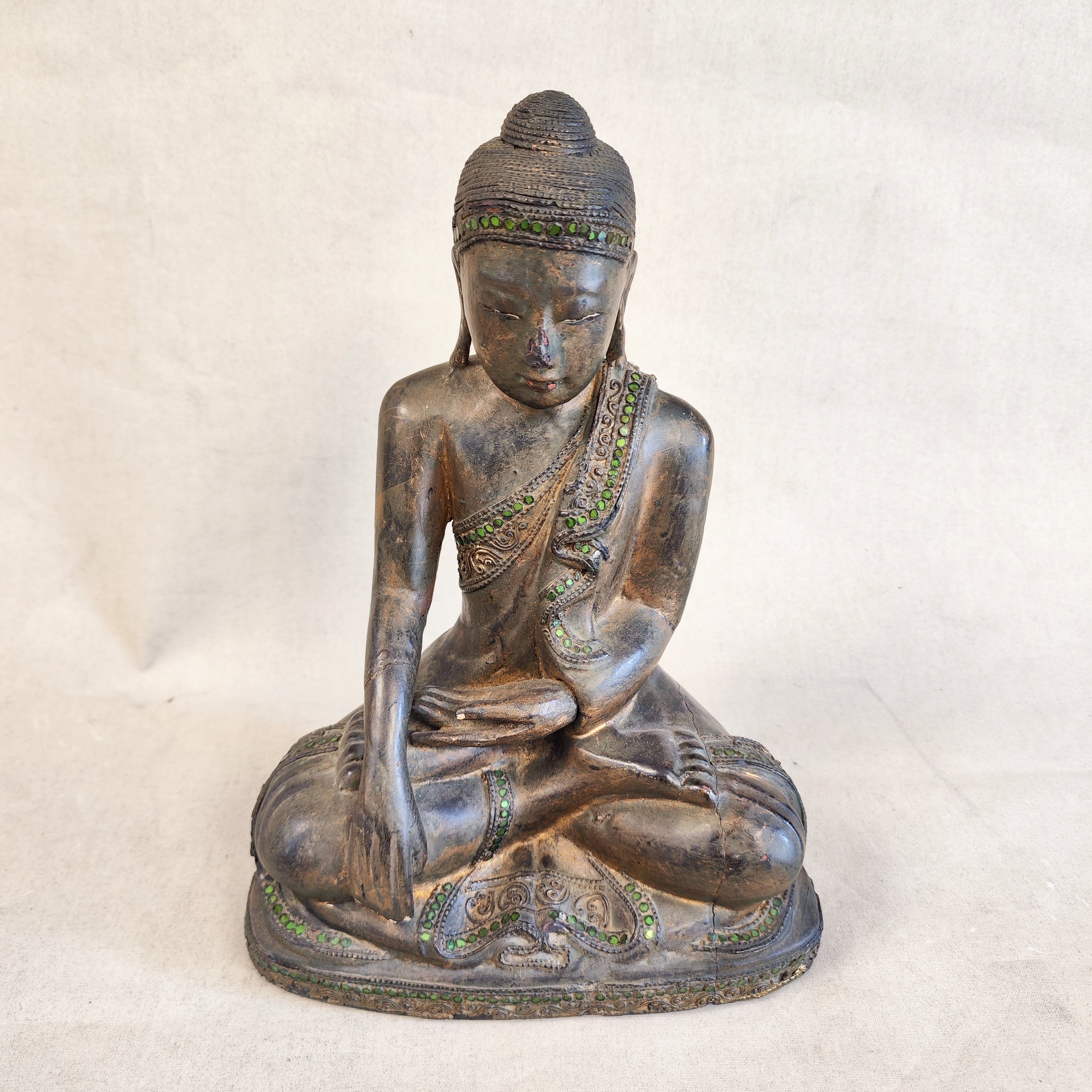 Buda vietnamita de madera policromado SXIX