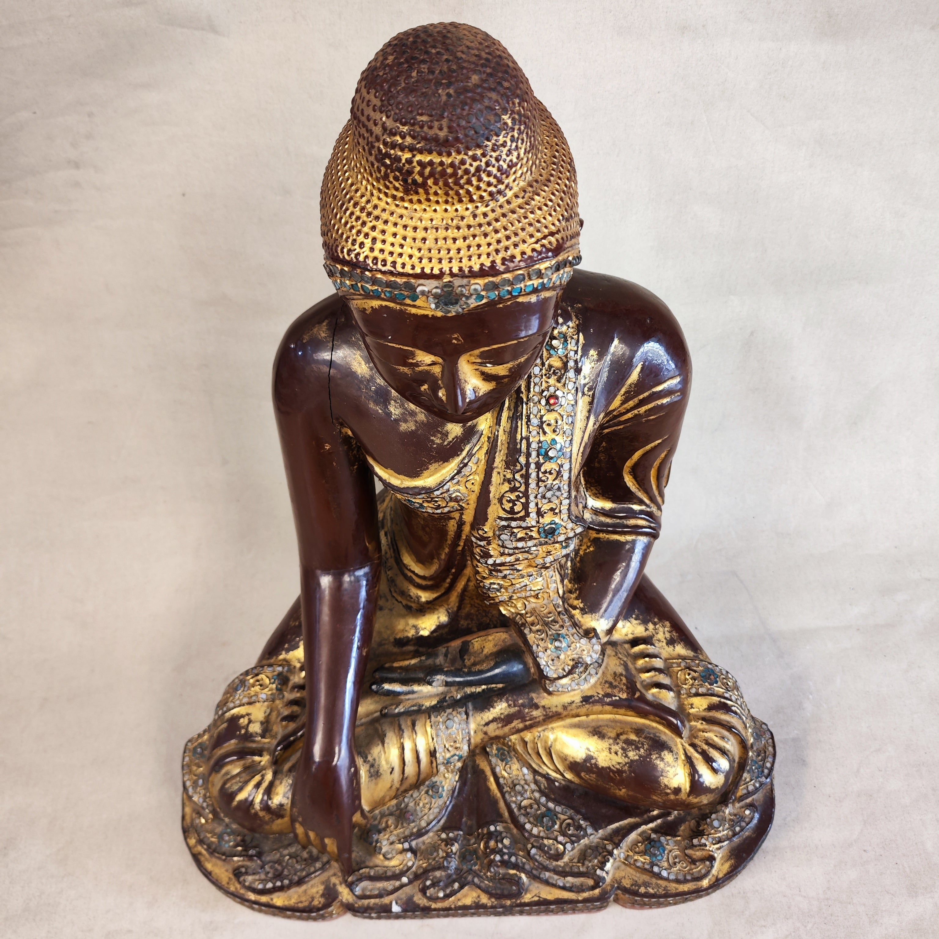 Buda vietnamita de madera policromada SXIX