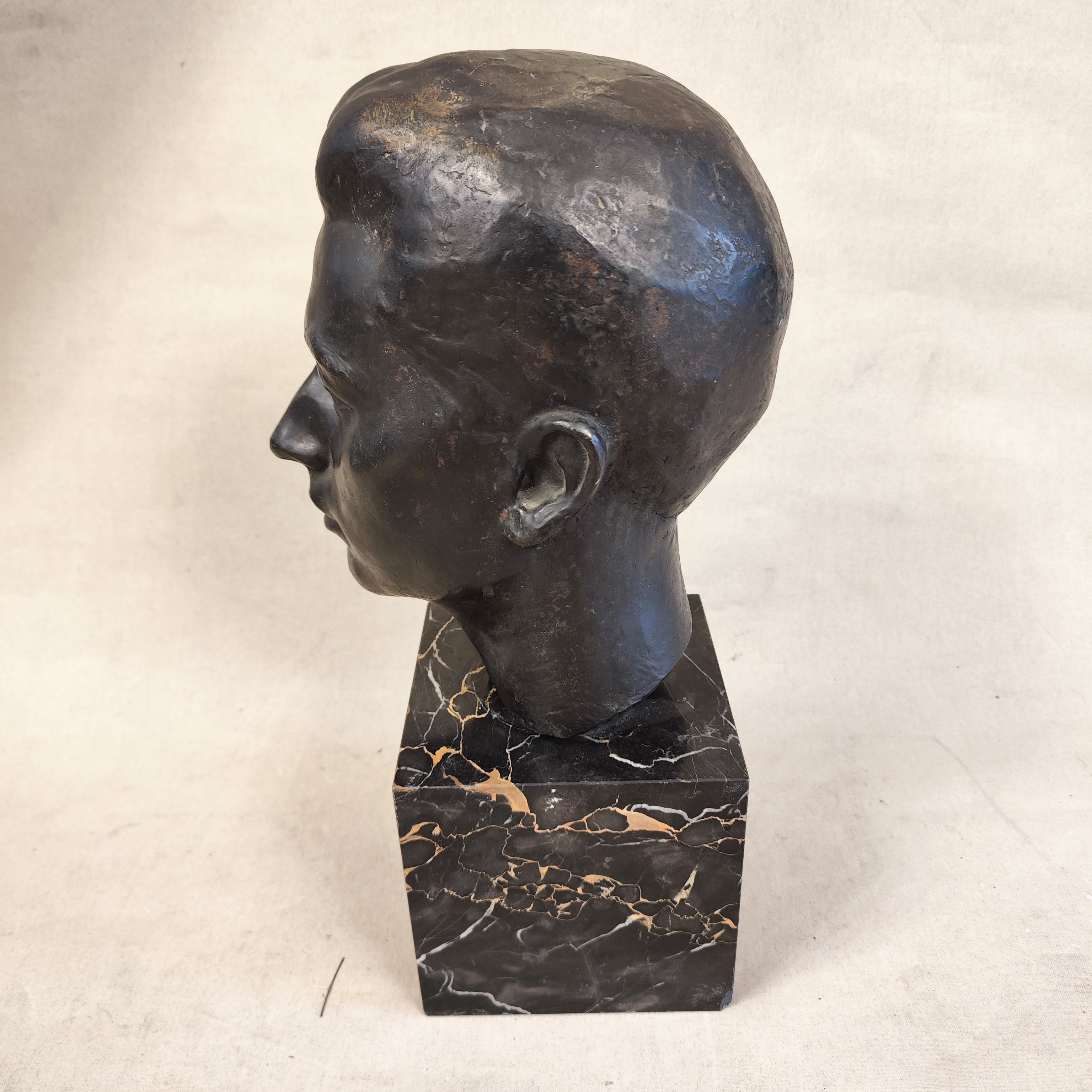 Busto en bronce. Guillaume Dumont (1889- 1950) Bélgica