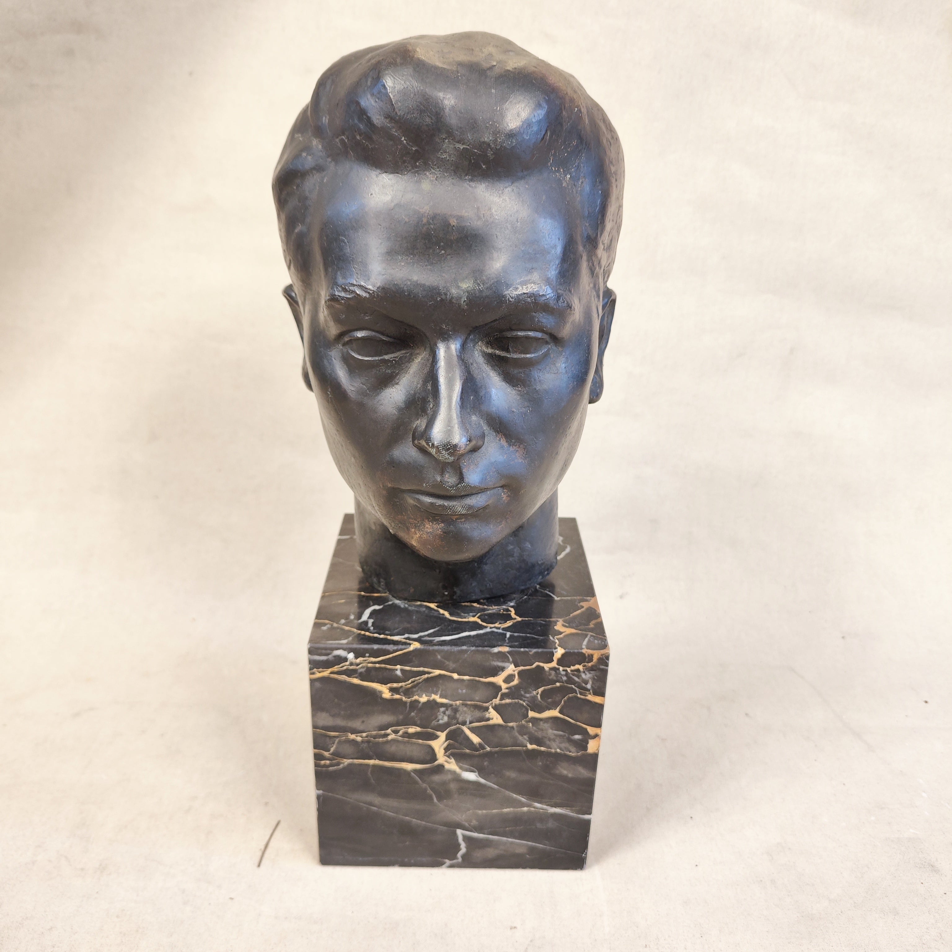 Busto en bronce. Guillaume Dumont (1889- 1950) Bélgica