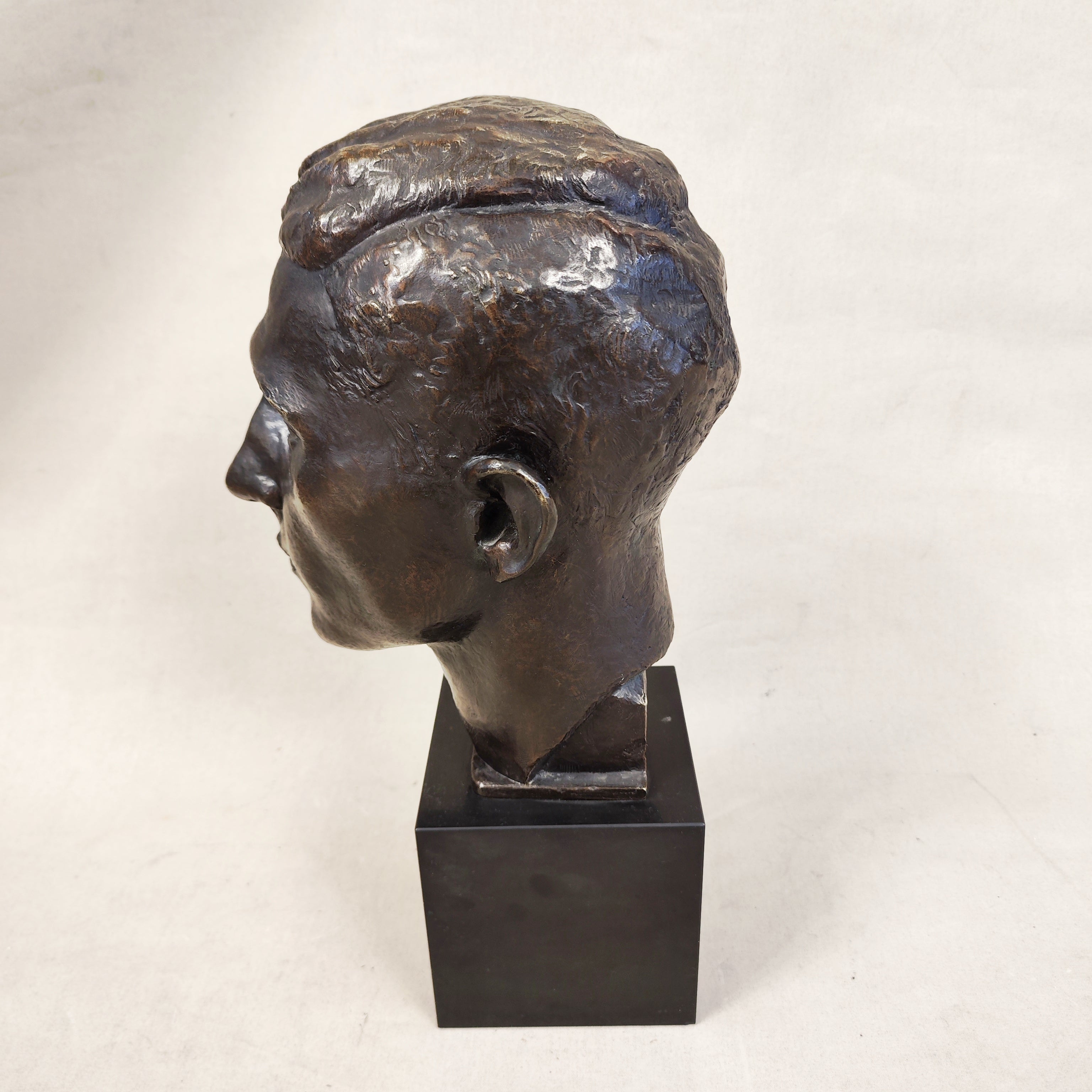 Busto Seraphin Martin. Firmado N. Pitschen
