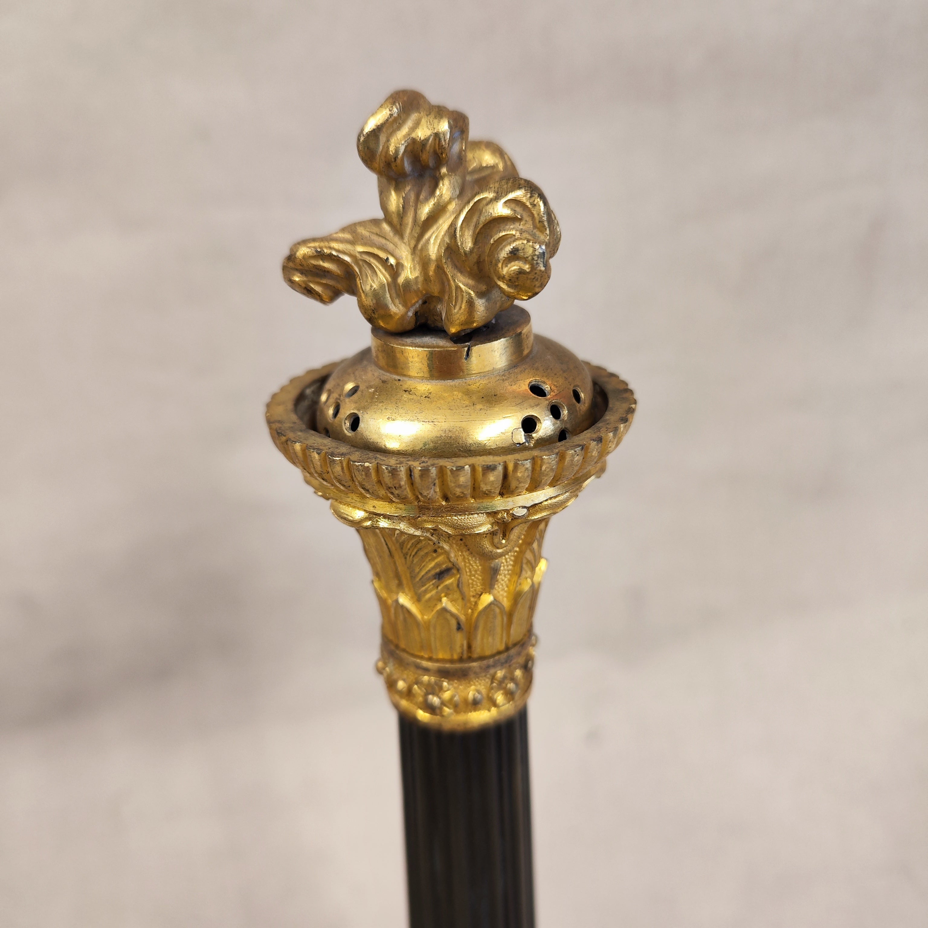 Par de candelabros de bronce franceses época Napoleón III. SXIX
