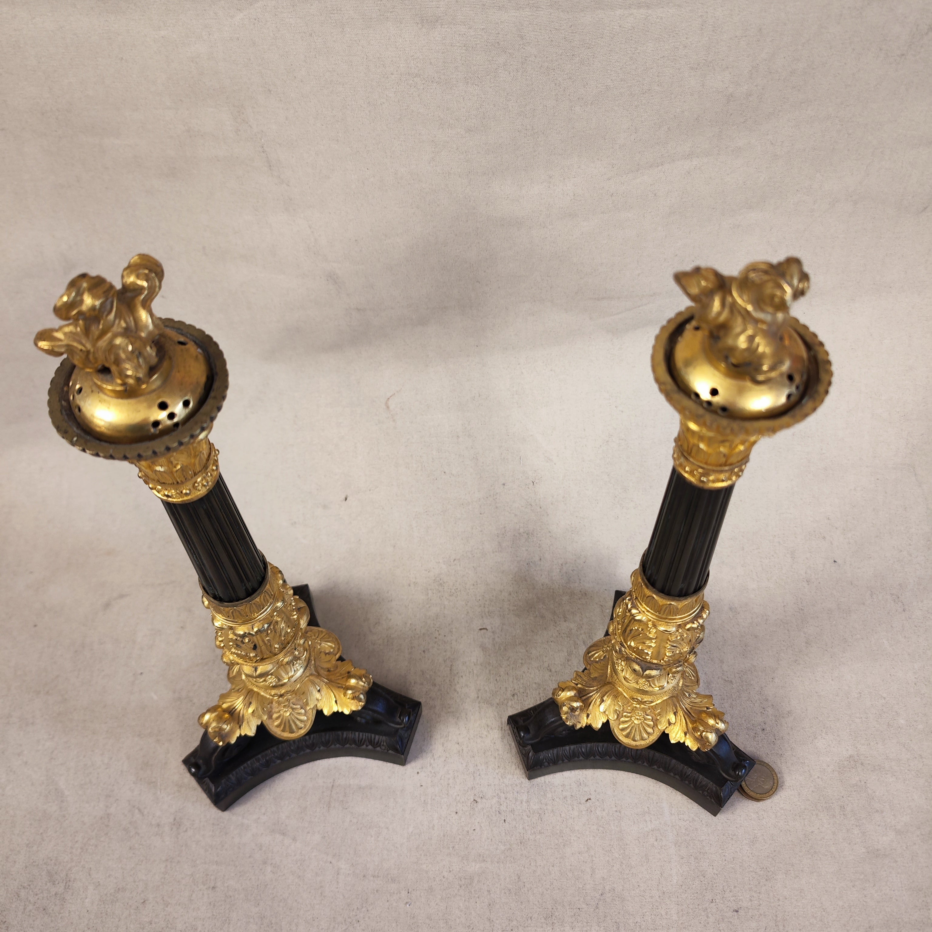 Par de candelabros de bronce franceses época Napoleón III. SXIX