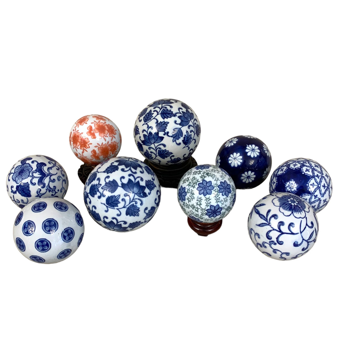 Grupo de bolas de porcelana china. SXIX