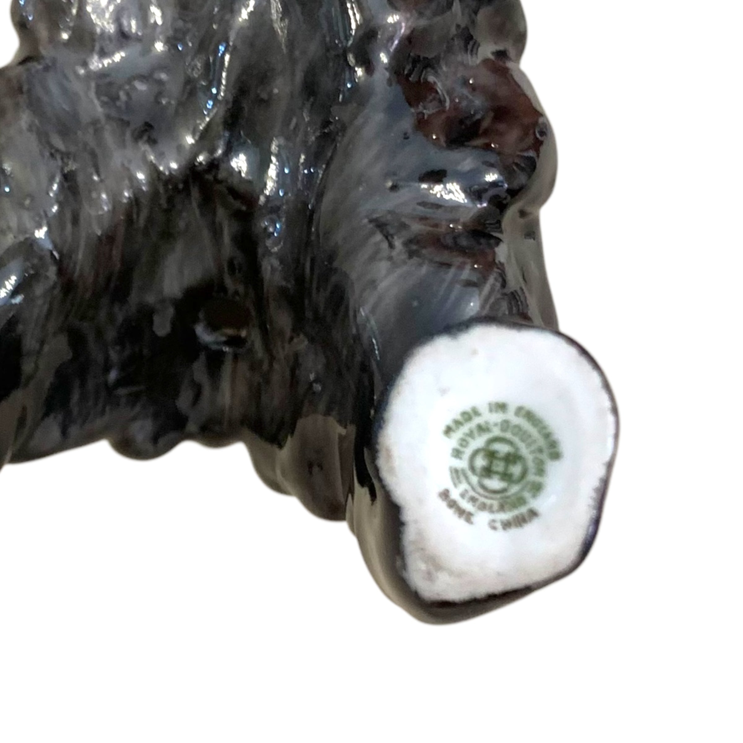 Perro de porcelana inglesa Royal Doulton. SXX