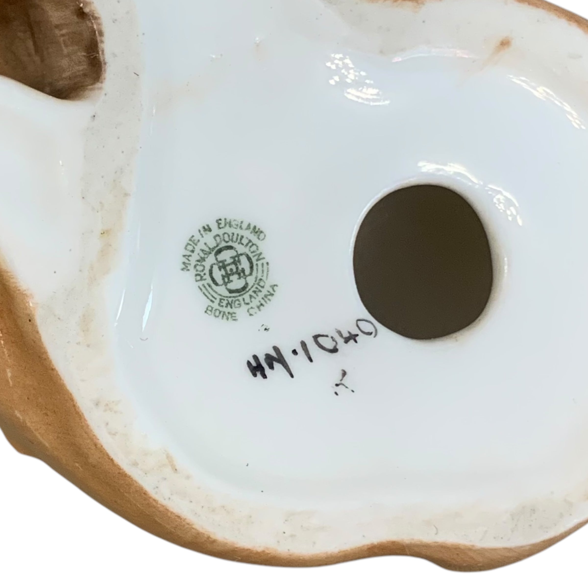Perro porcelana inglesa Royal Doulton. SXX