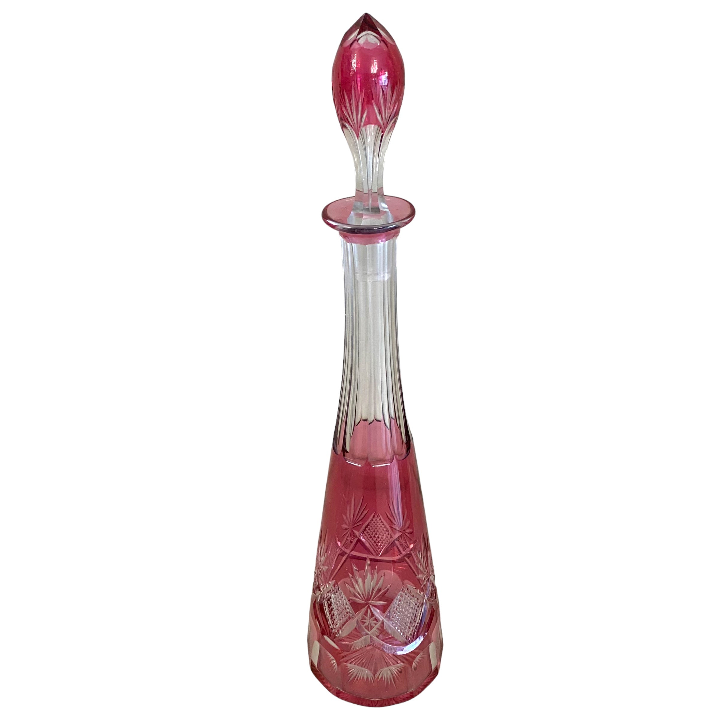 Botella de cristal cortado checo color magenta. SXX