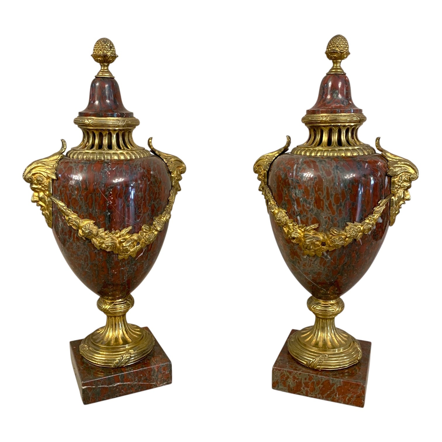 Par de cassolettes mármol burdeo. Francia. Época Napoleón SXIX