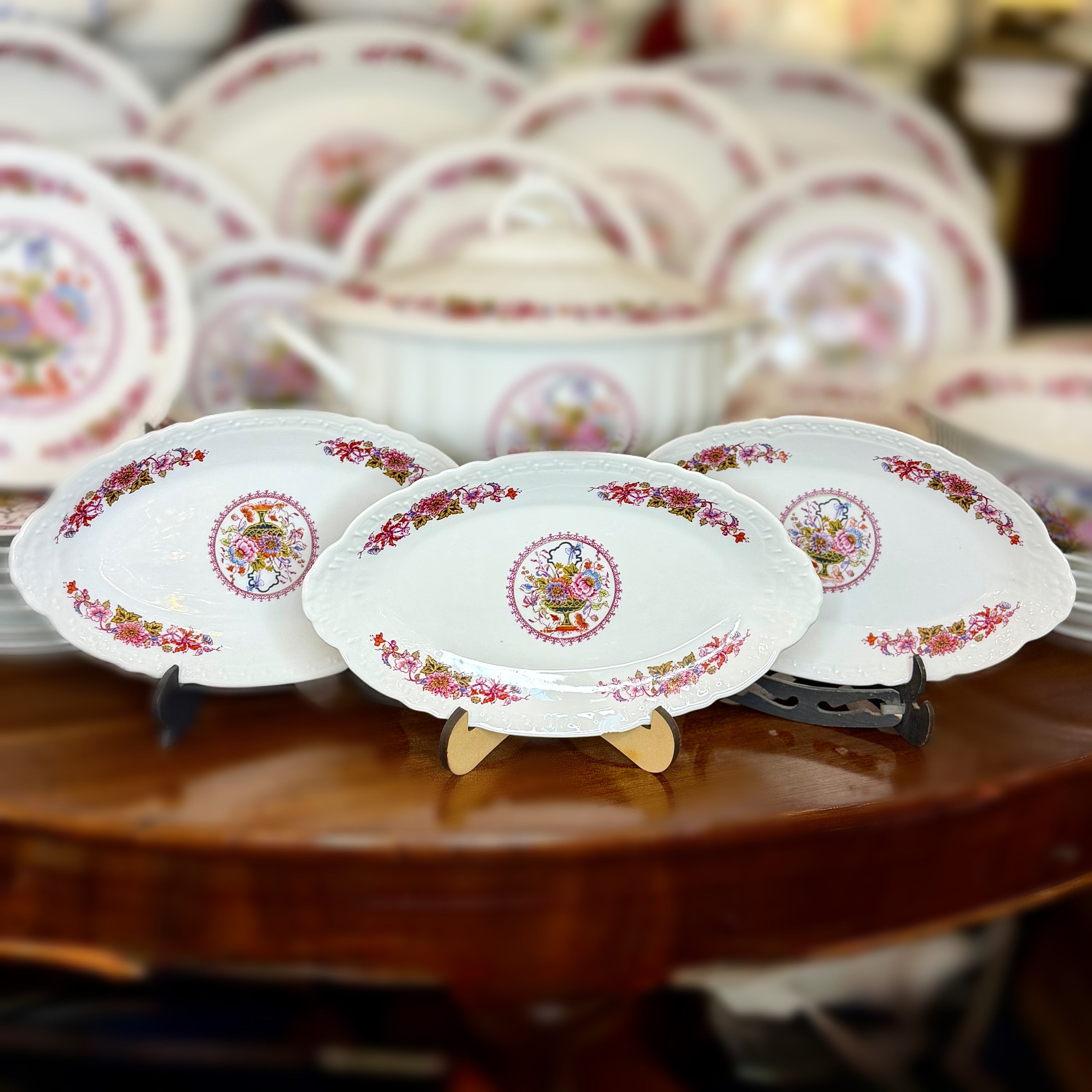 vajilla de porcelana francesa Couleuvre France modelo "Limoise". Francia SXIX