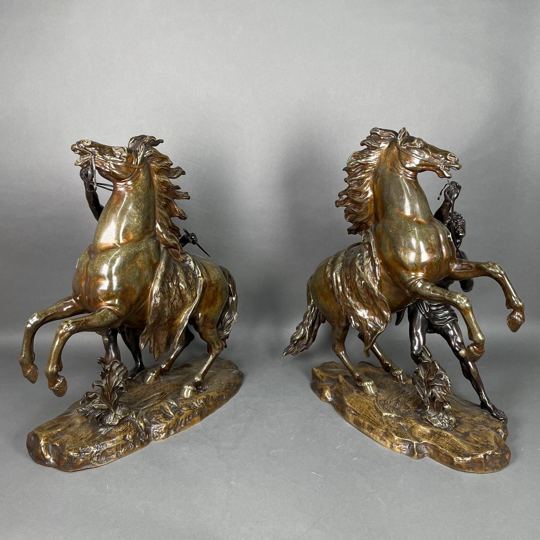 Magnifico par de caballos de bronce "Caballos de Marly". Francia SXIX