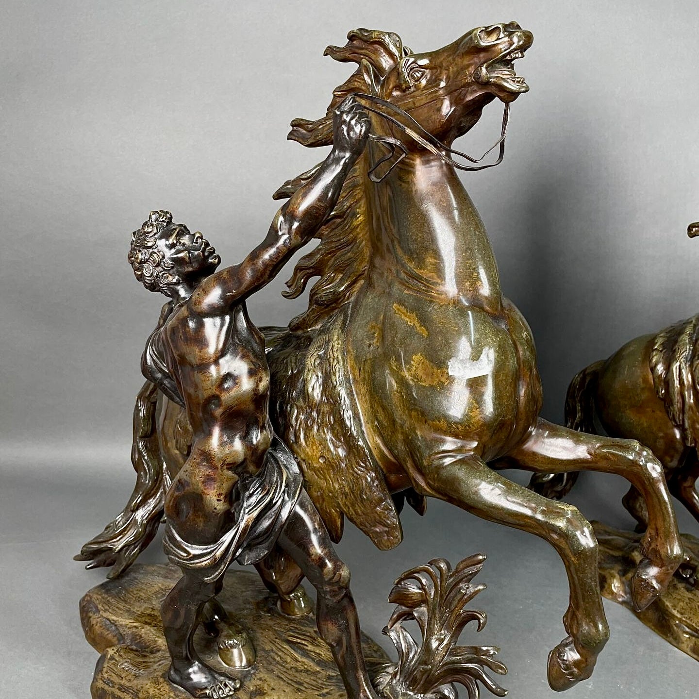 Magnifico par de caballos de bronce "Caballos de Marly". Francia SXIX