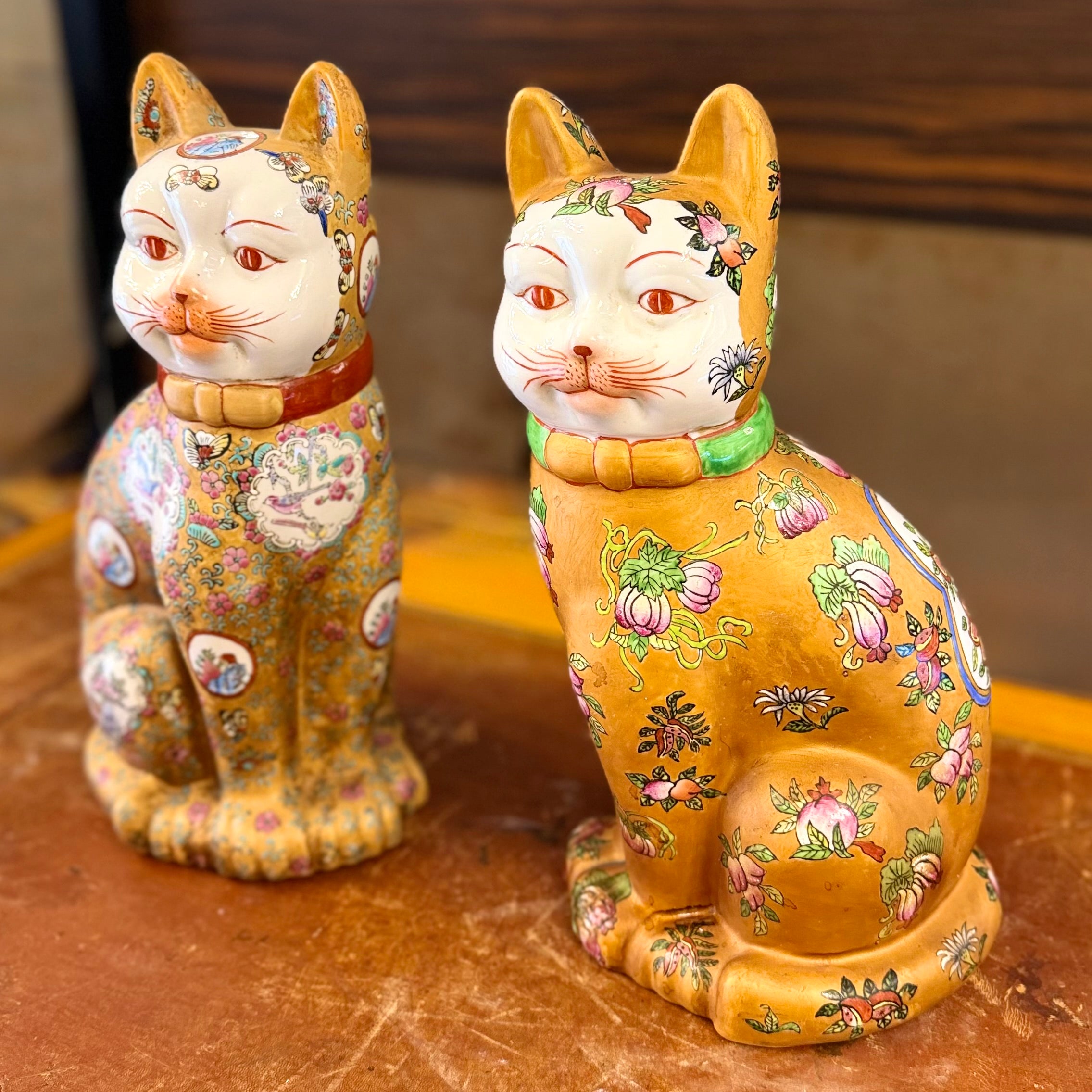 Par de gatos dorados porcelana cantón. China SXX