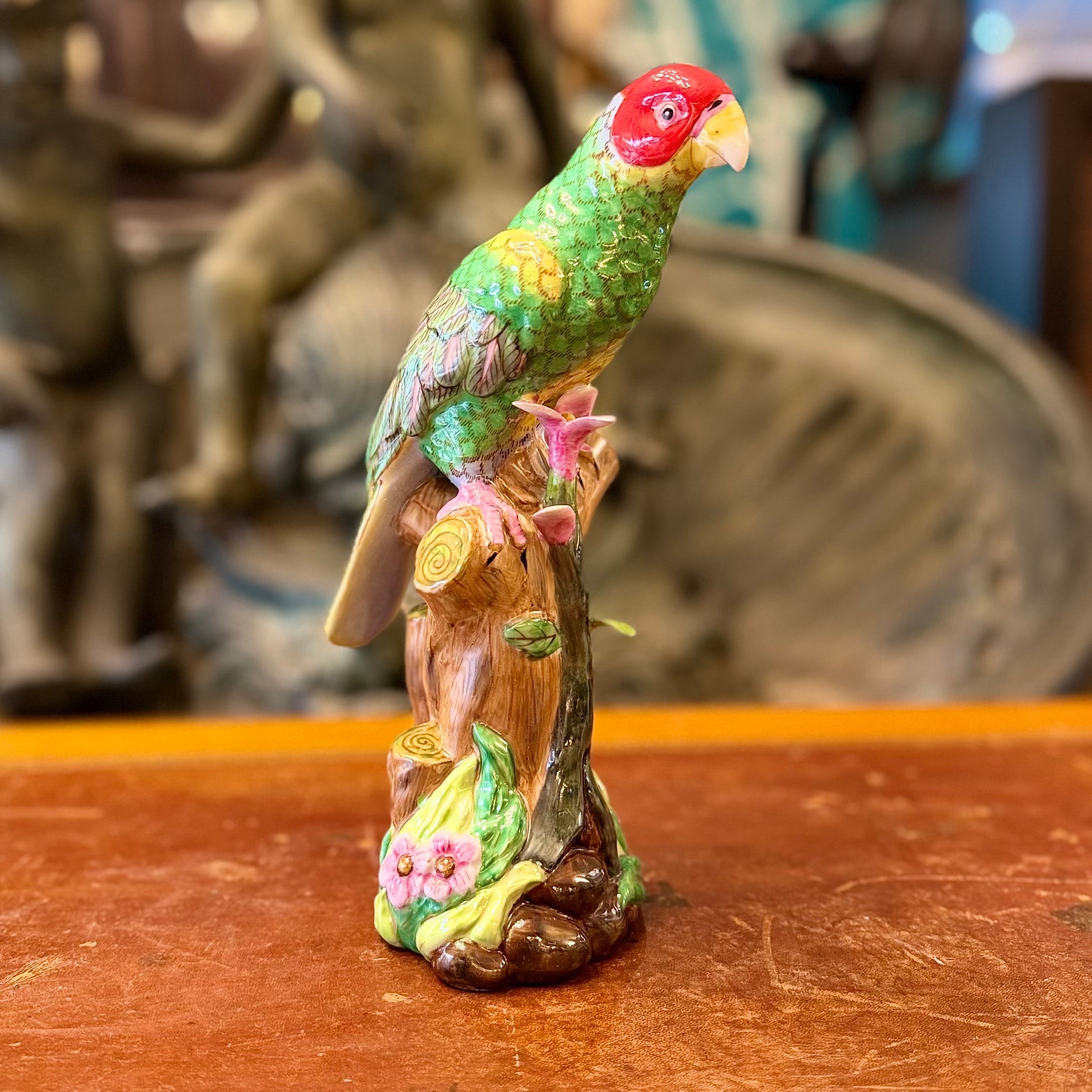 Pareja de loros de porcelana alemanes. Alemania SXIX