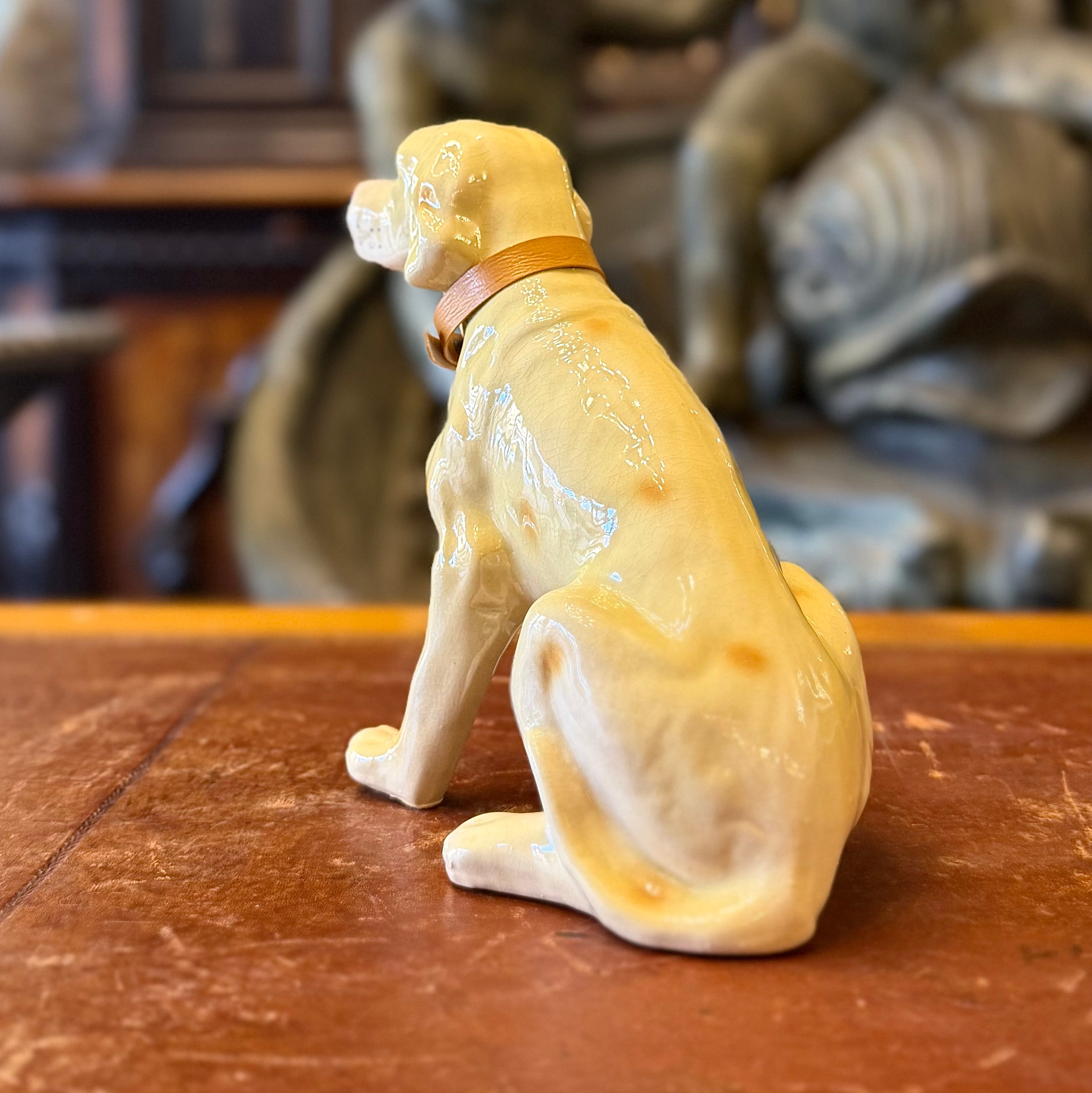 Perro labrador porcelana alemana. Alemania SXX