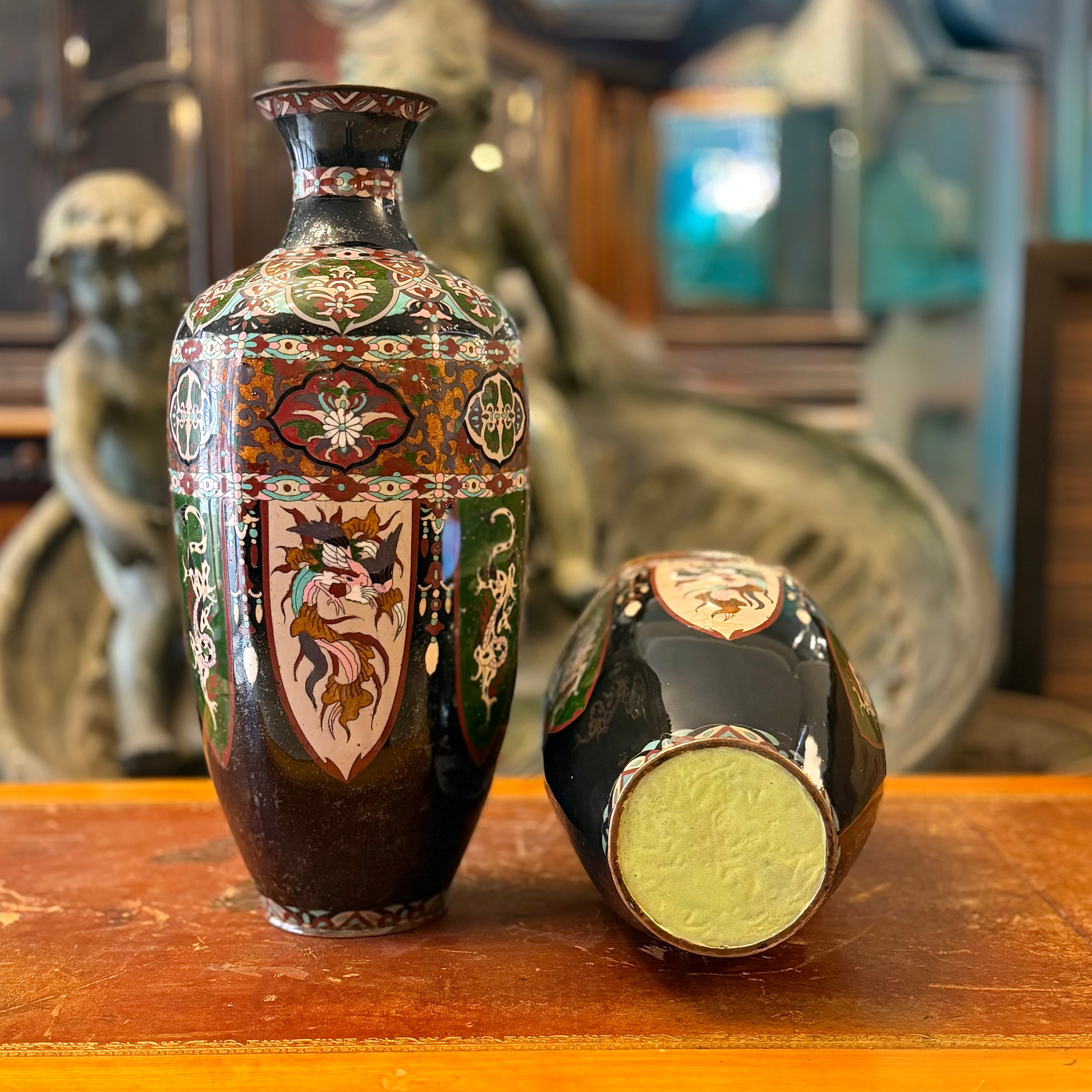 Magnifico par de cloissone balustre Meiji. Japón SXIX
