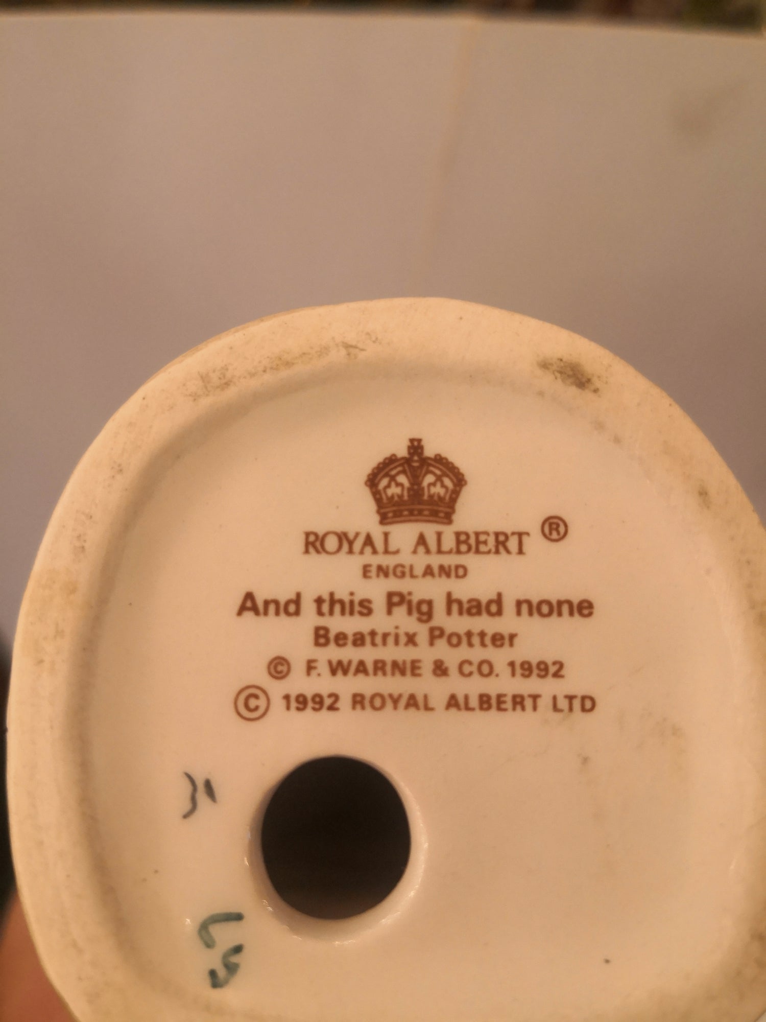 Figura porcelana inglesa Royal Albert "And this pig had none". Año 1992