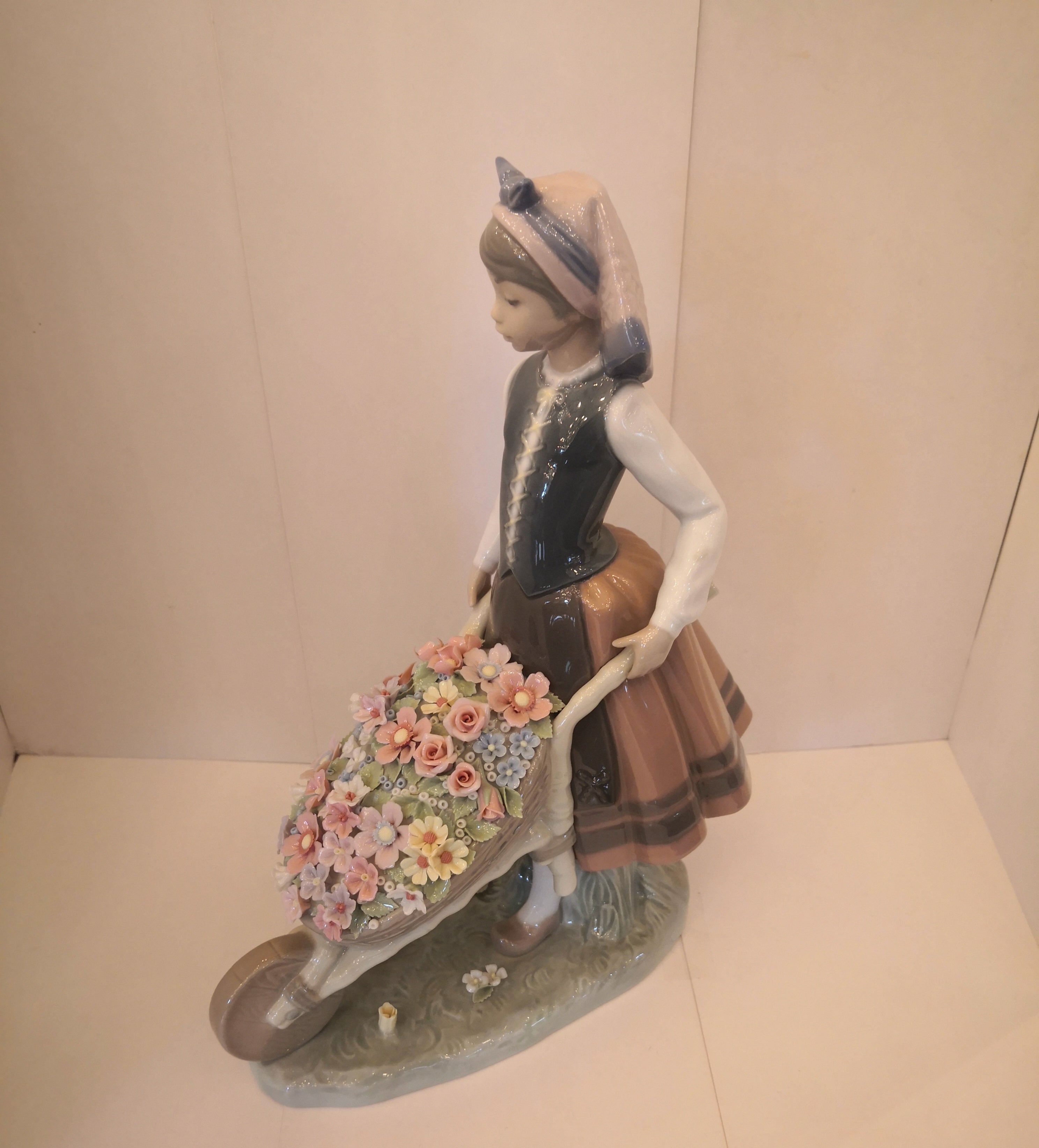 Figura porcelana española LLadro. SXX – Antigüedades Bruce
