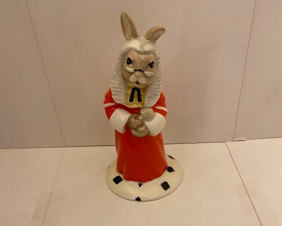 Figura porcelana Royal Doulton "Judge Bunnykins". Año 1958