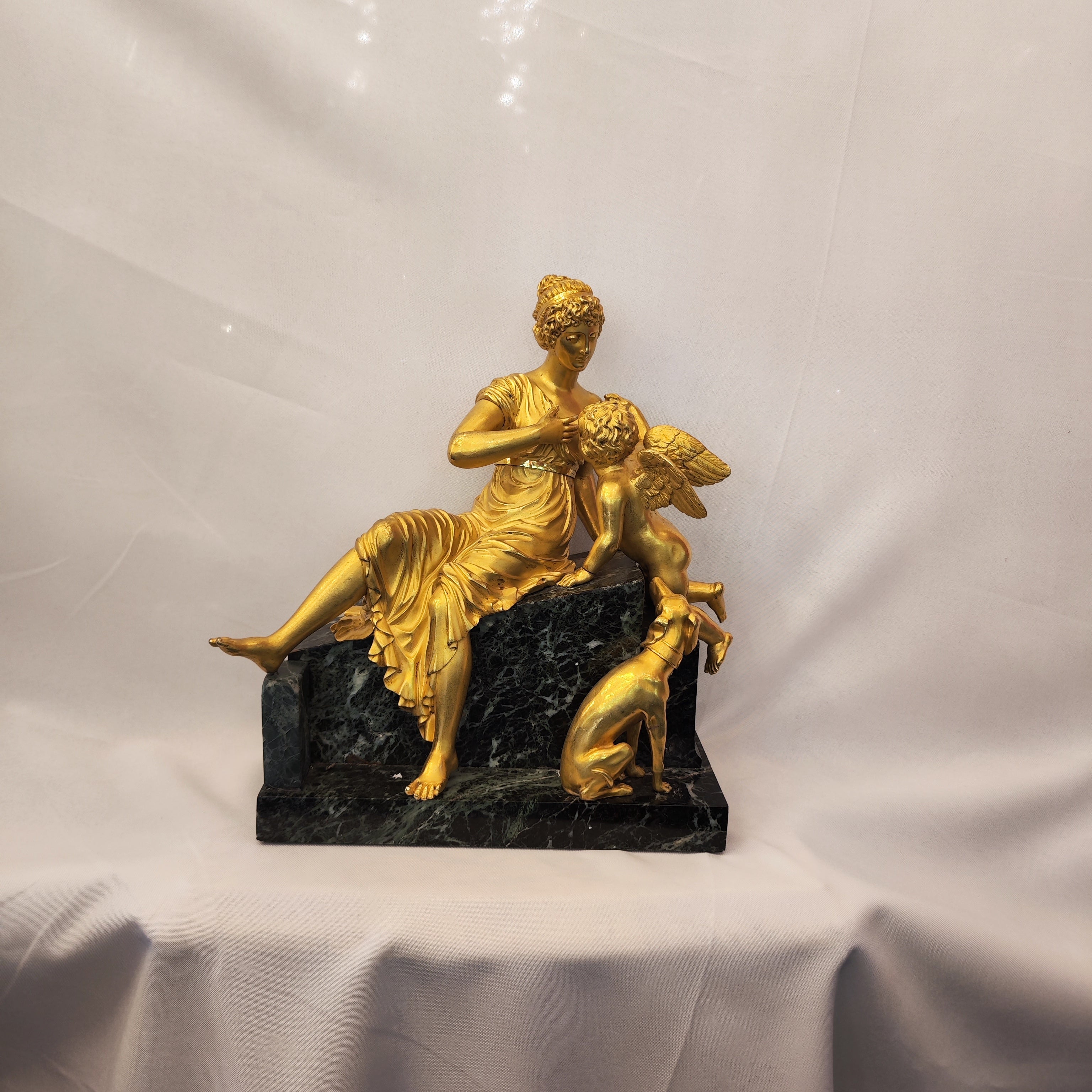 Escultura "La Madre Acogedora" Bronce. Francia 1830