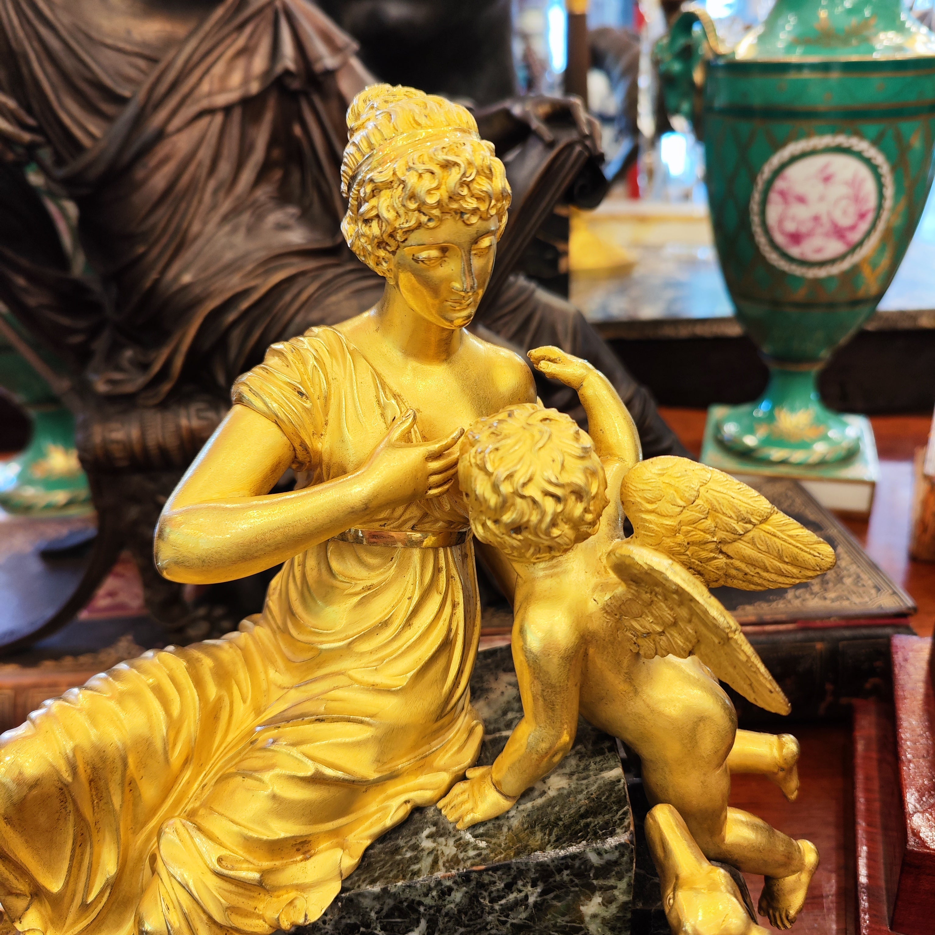 Escultura "La Madre Acogedora" Bronce. Francia 1830