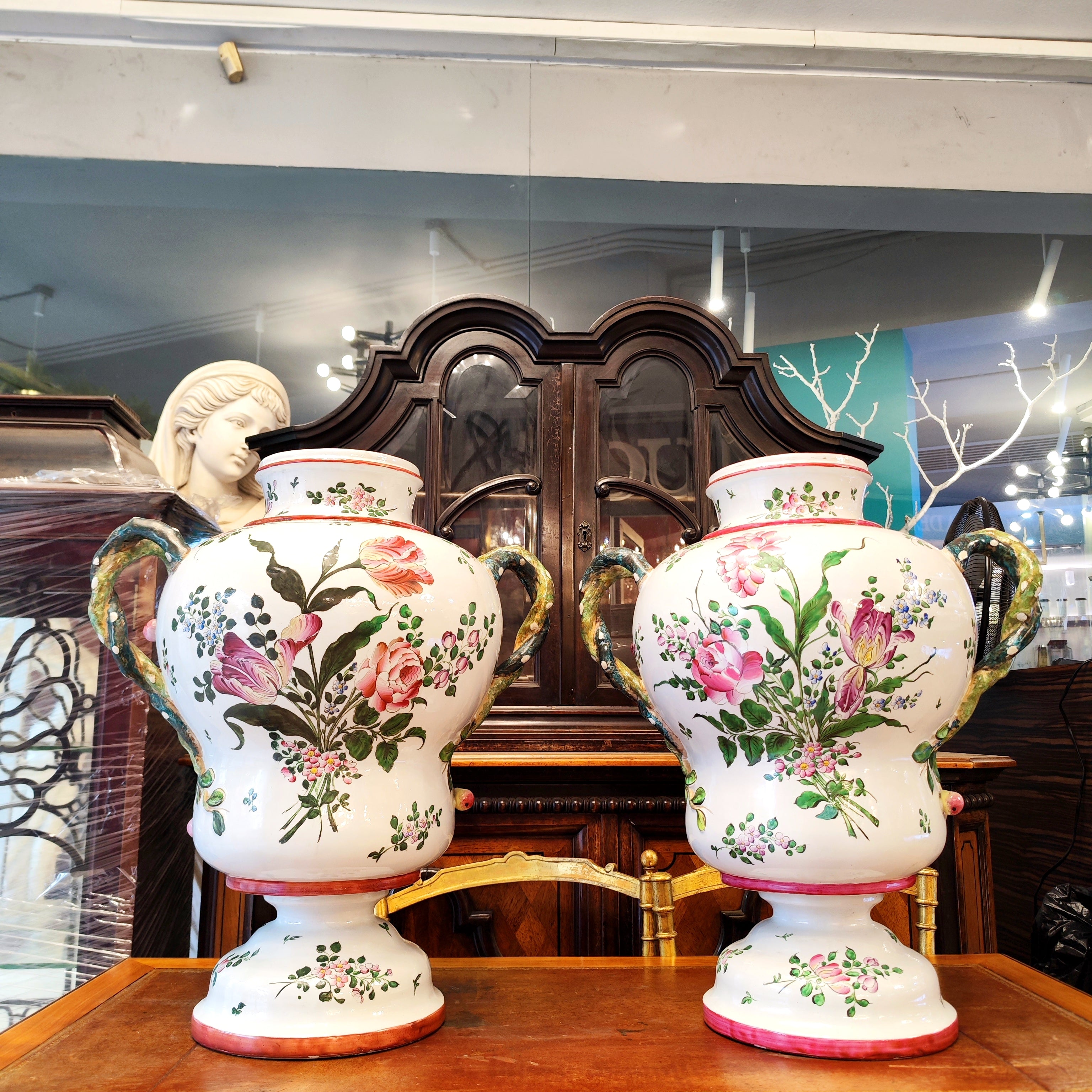 Gran par de frascos de farmacia con ramas de higos. Francia SXIX