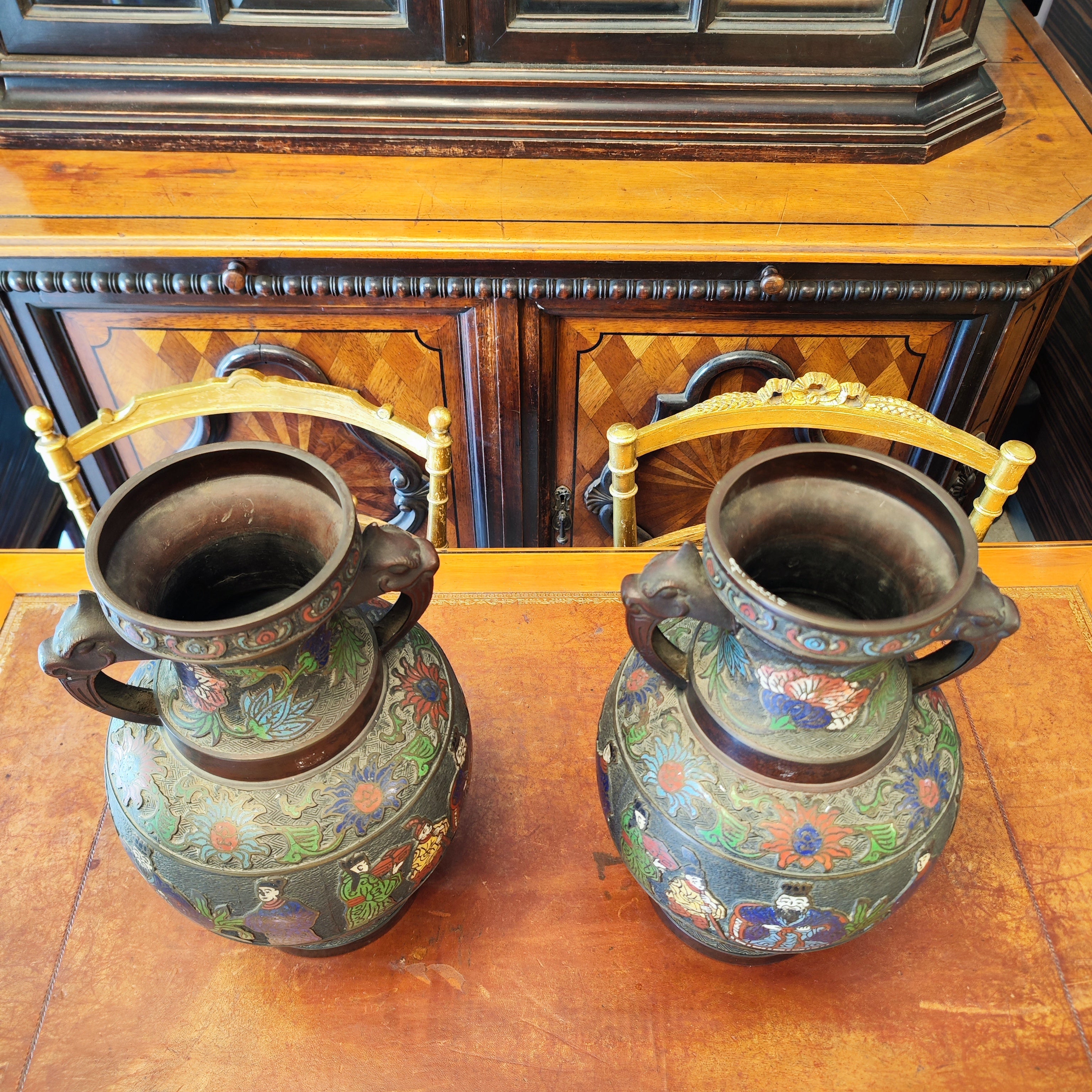 Par de cloissone chinos esmaltados. China SXIX